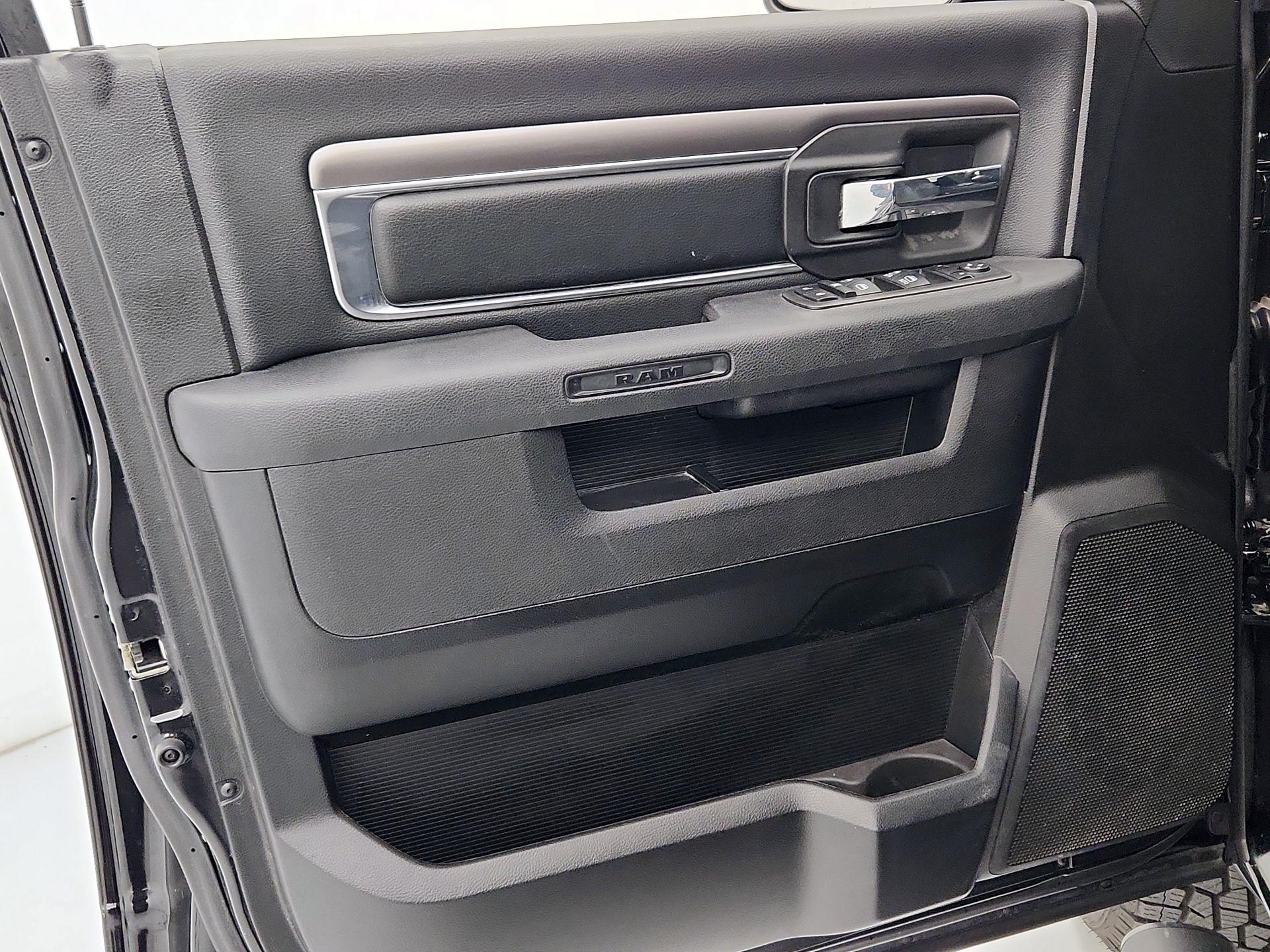 Thumbnail: 2021 RAM 1500 Classic - 12