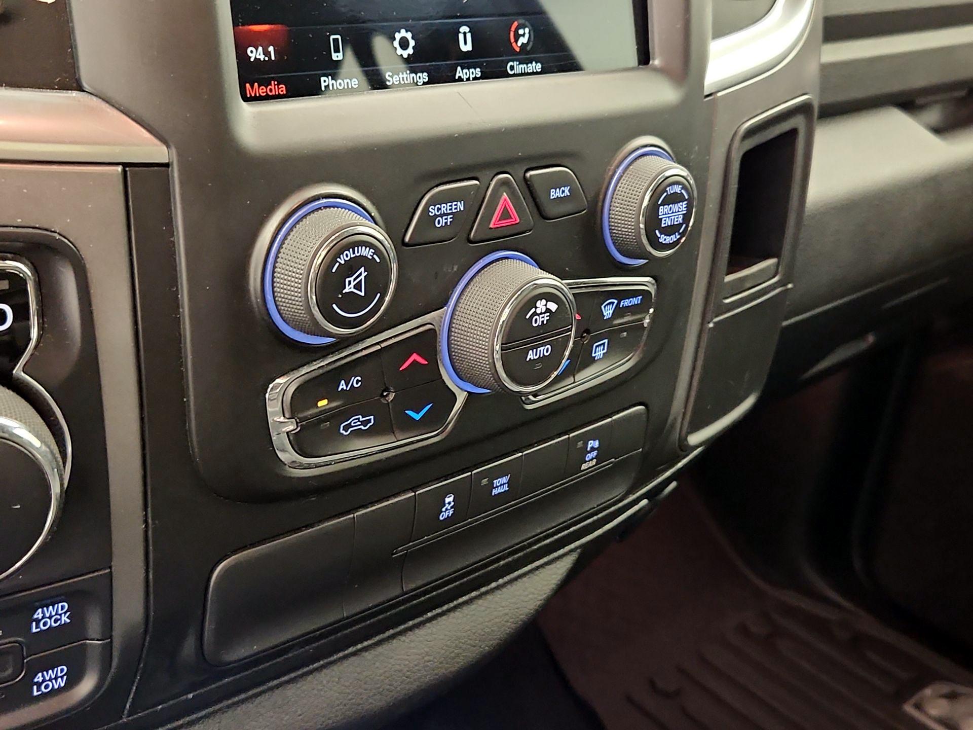 Thumbnail: 2021 RAM 1500 Classic - 16