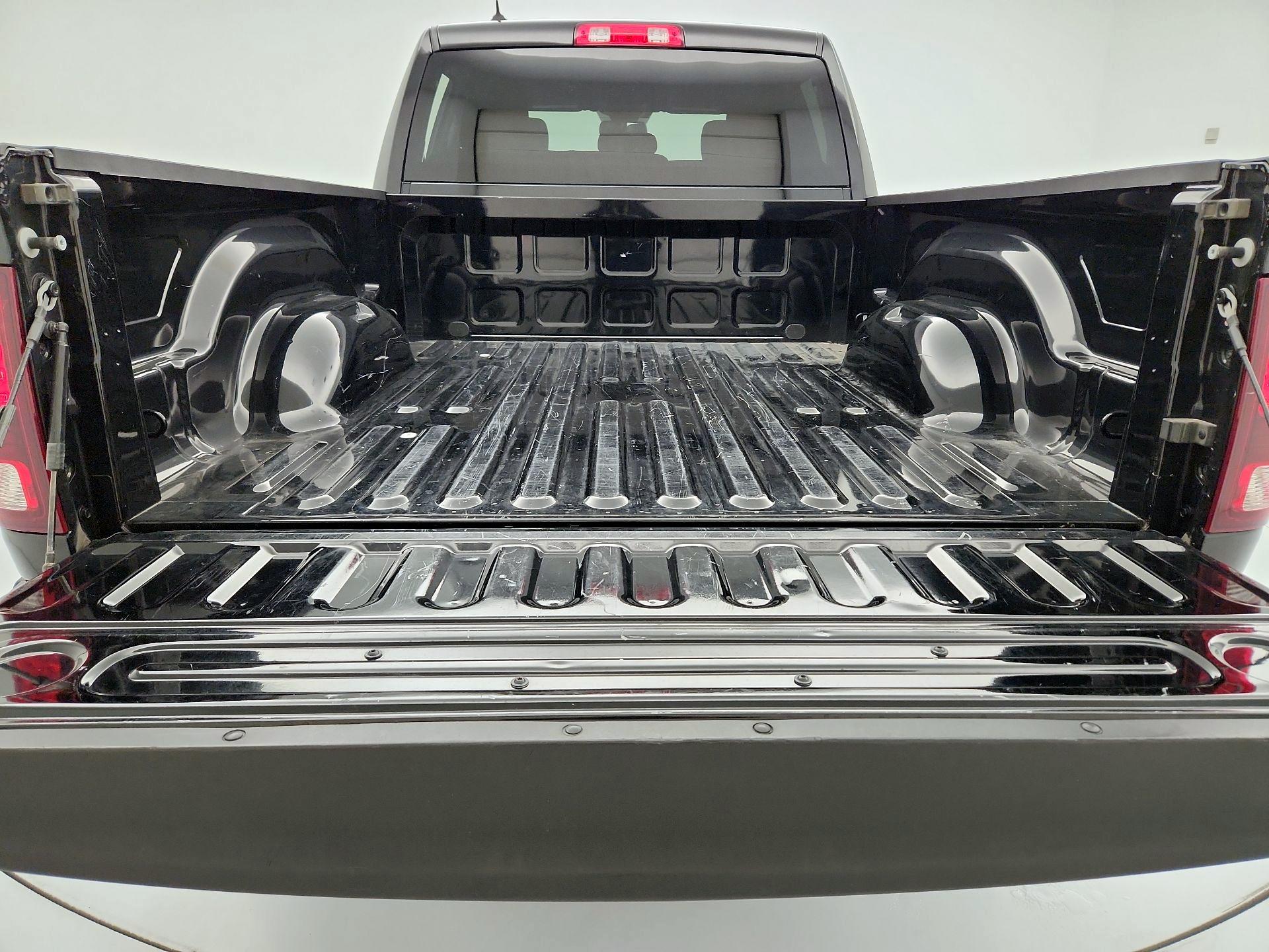 Thumbnail: 2021 RAM 1500 Classic - 20