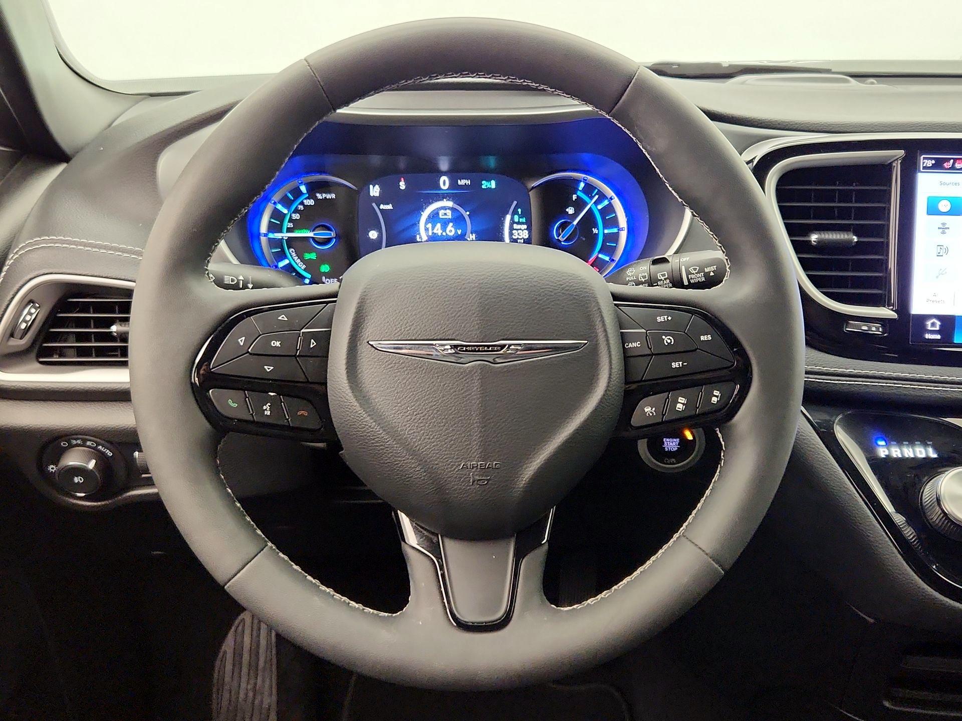 Thumbnail: 2023 Chrysler Pacifica - 10