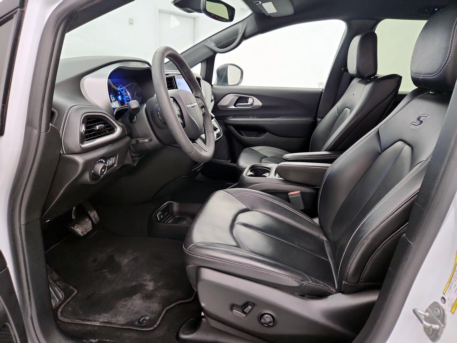 Thumbnail: 2023 Chrysler Pacifica - 11