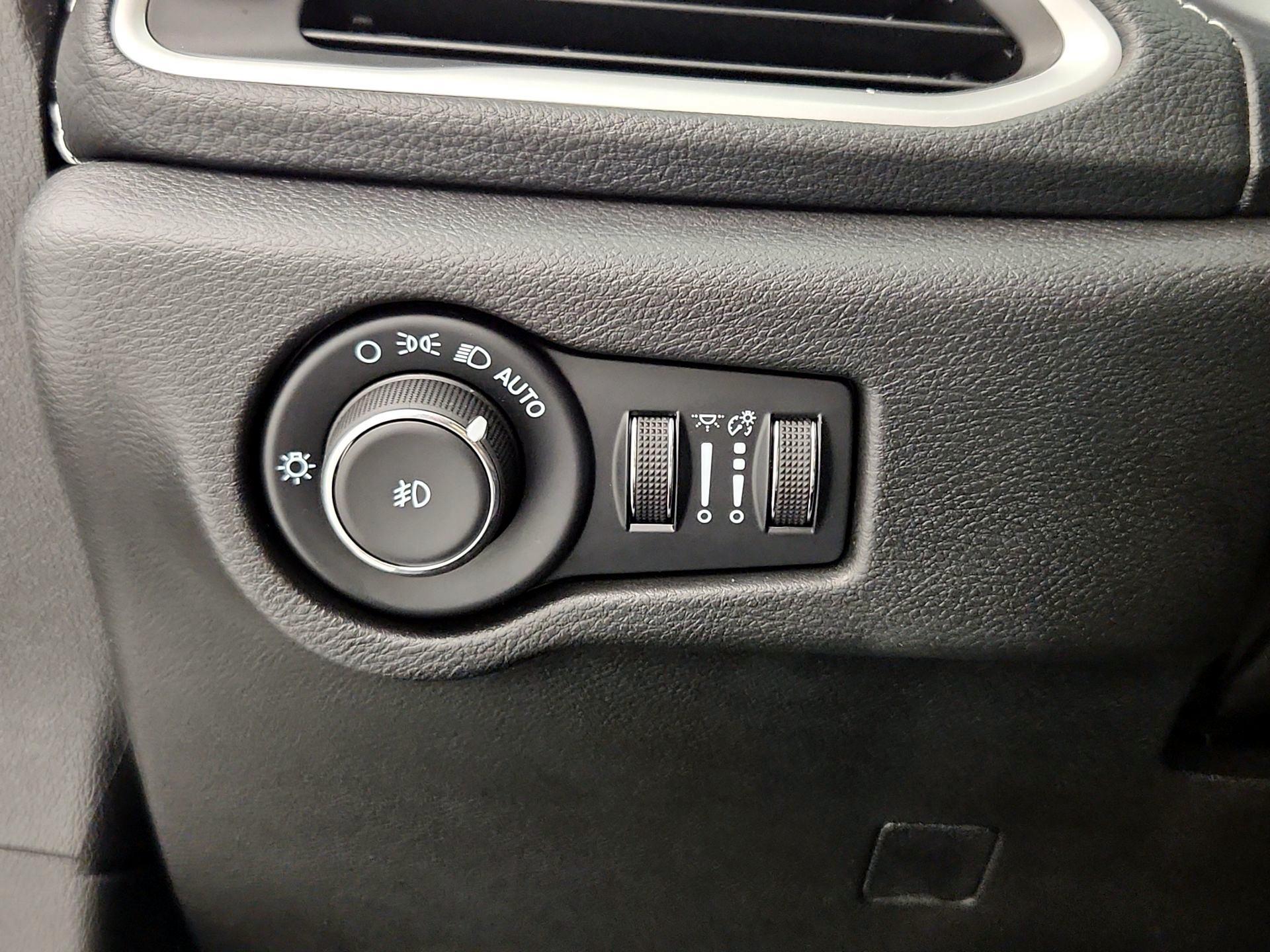 Thumbnail: 2023 Chrysler Pacifica - 13