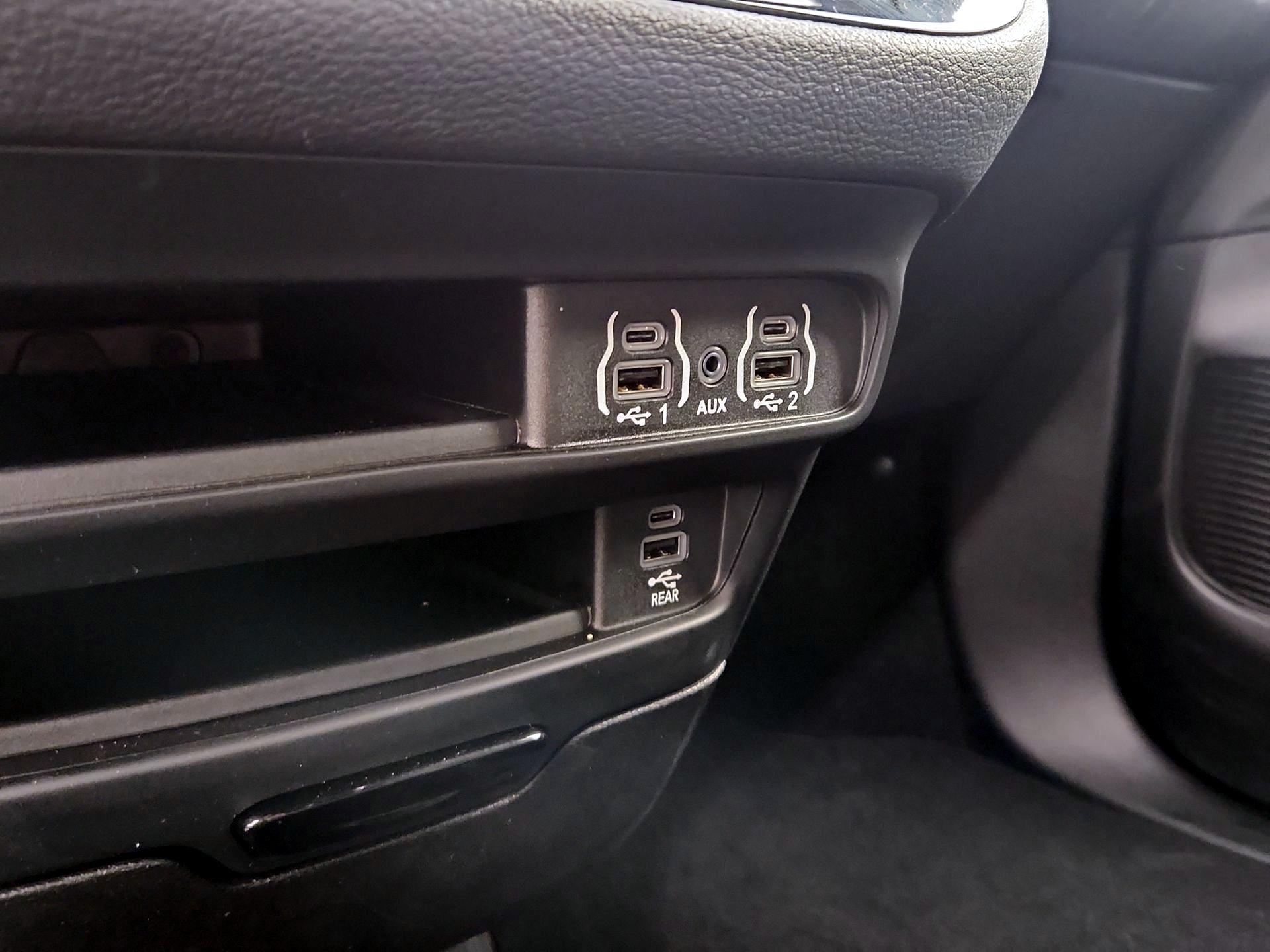 Thumbnail: 2023 Chrysler Pacifica - 19