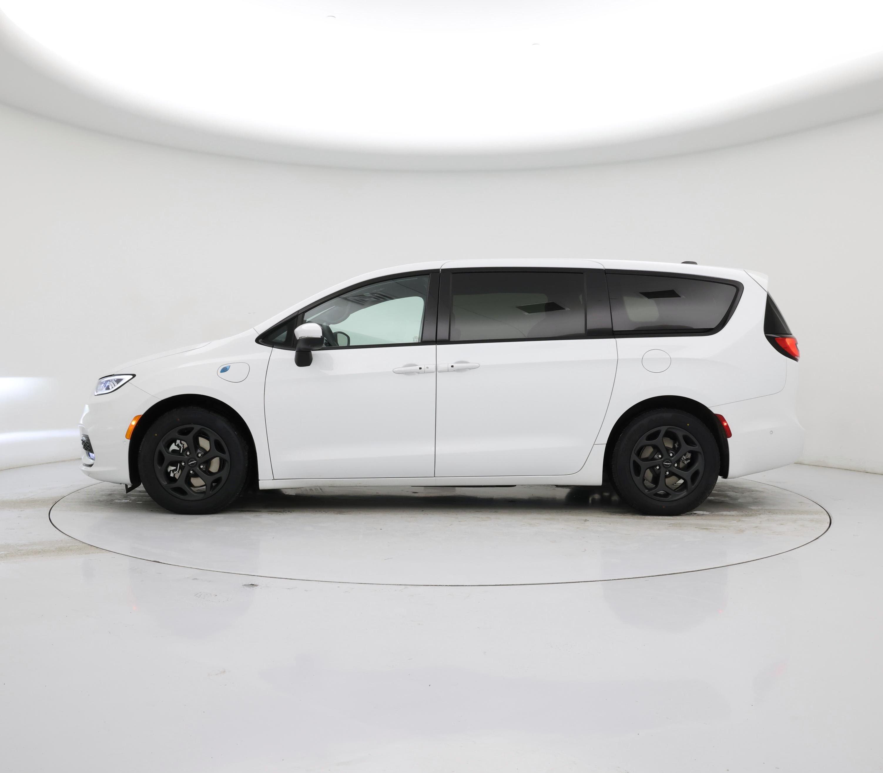 Thumbnail: 2023 Chrysler Pacifica - 3