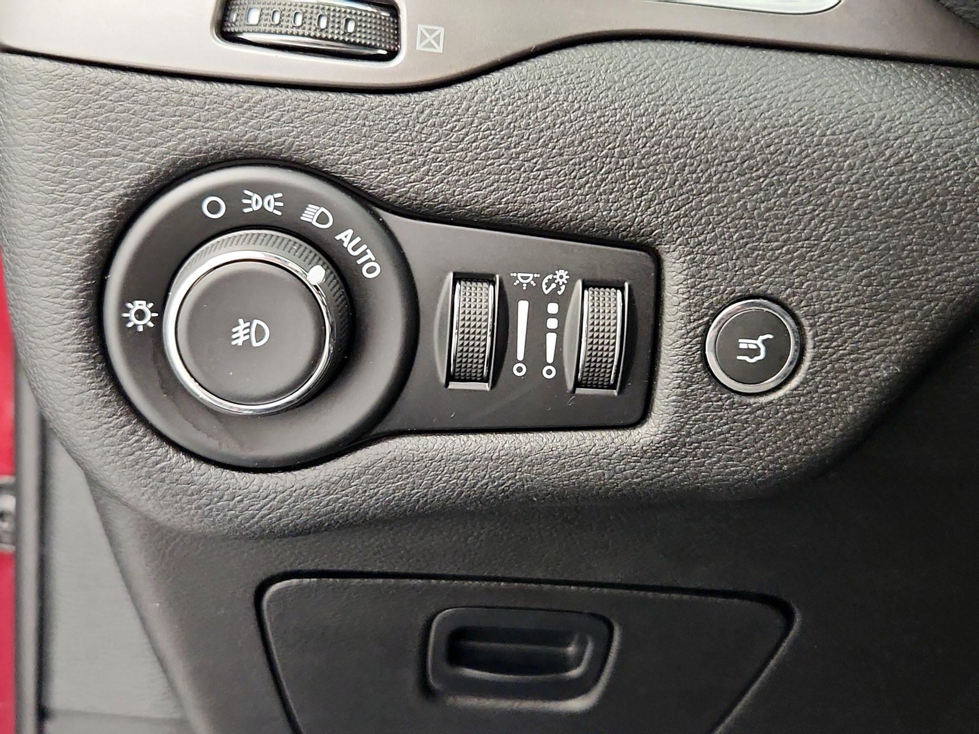 Thumbnail: 2019 Jeep Cherokee - 13