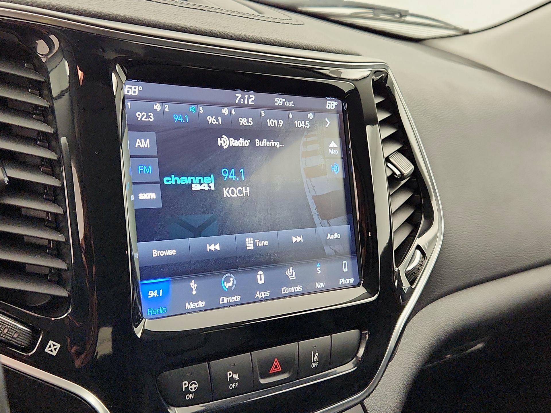 Thumbnail: 2019 Jeep Cherokee - 16