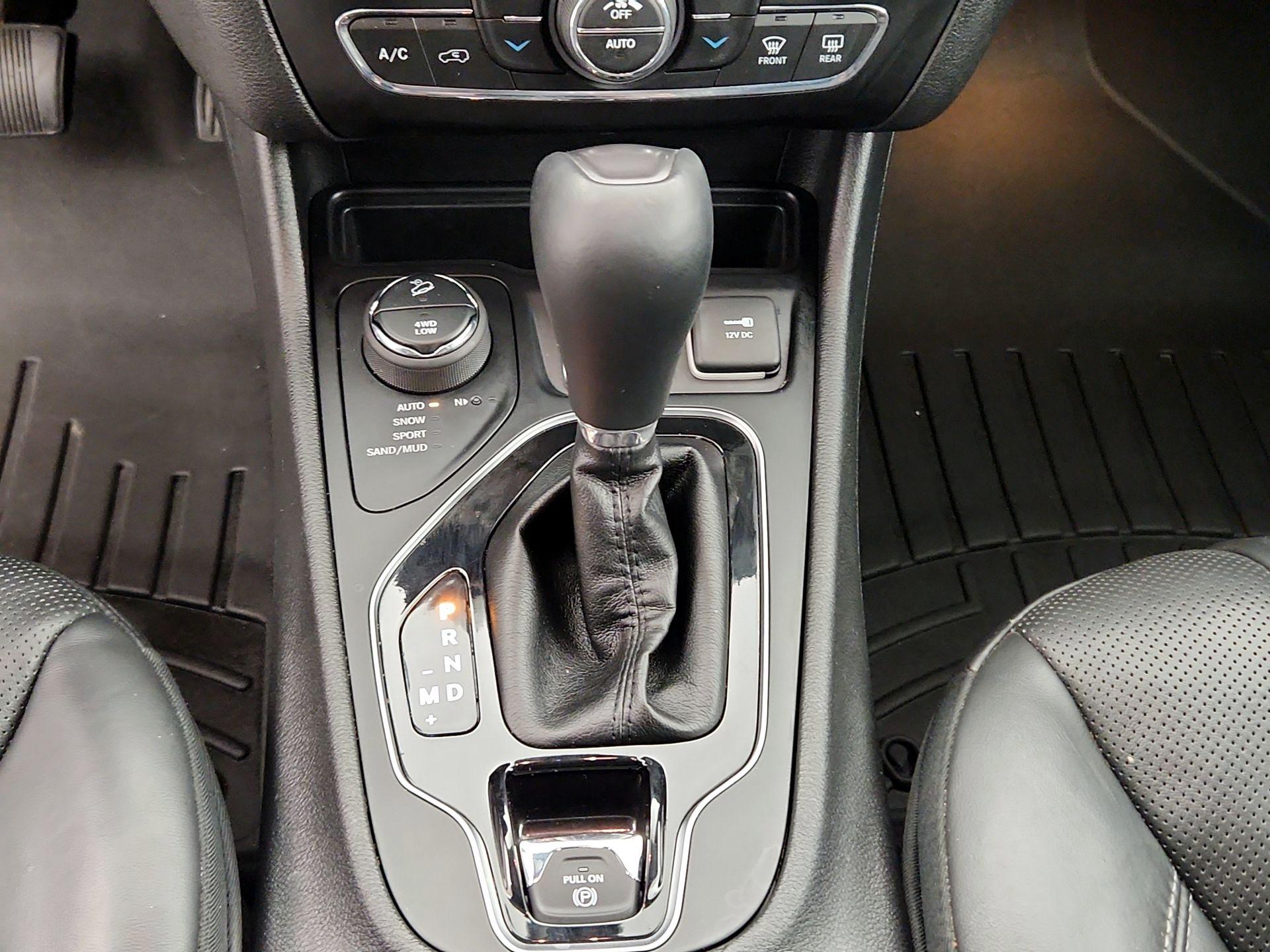 Thumbnail: 2019 Jeep Cherokee - 18