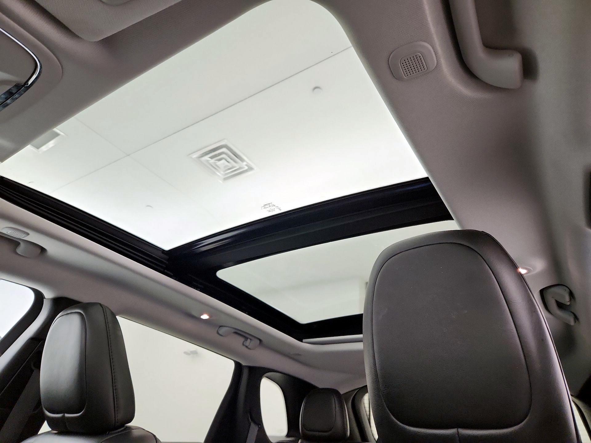 Thumbnail: 2019 Jeep Cherokee - 20