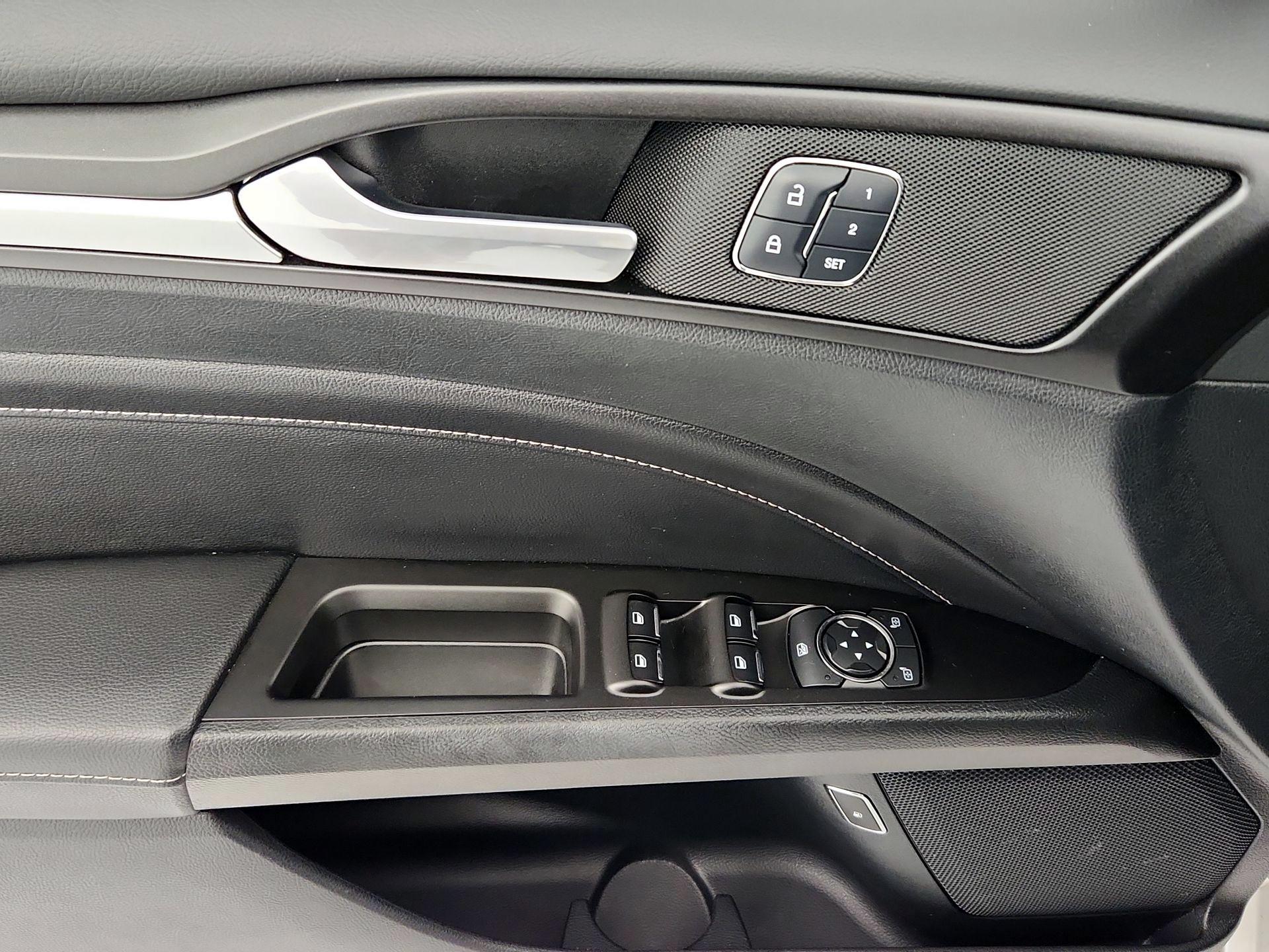 Thumbnail: 2017 Ford Fusion - 12