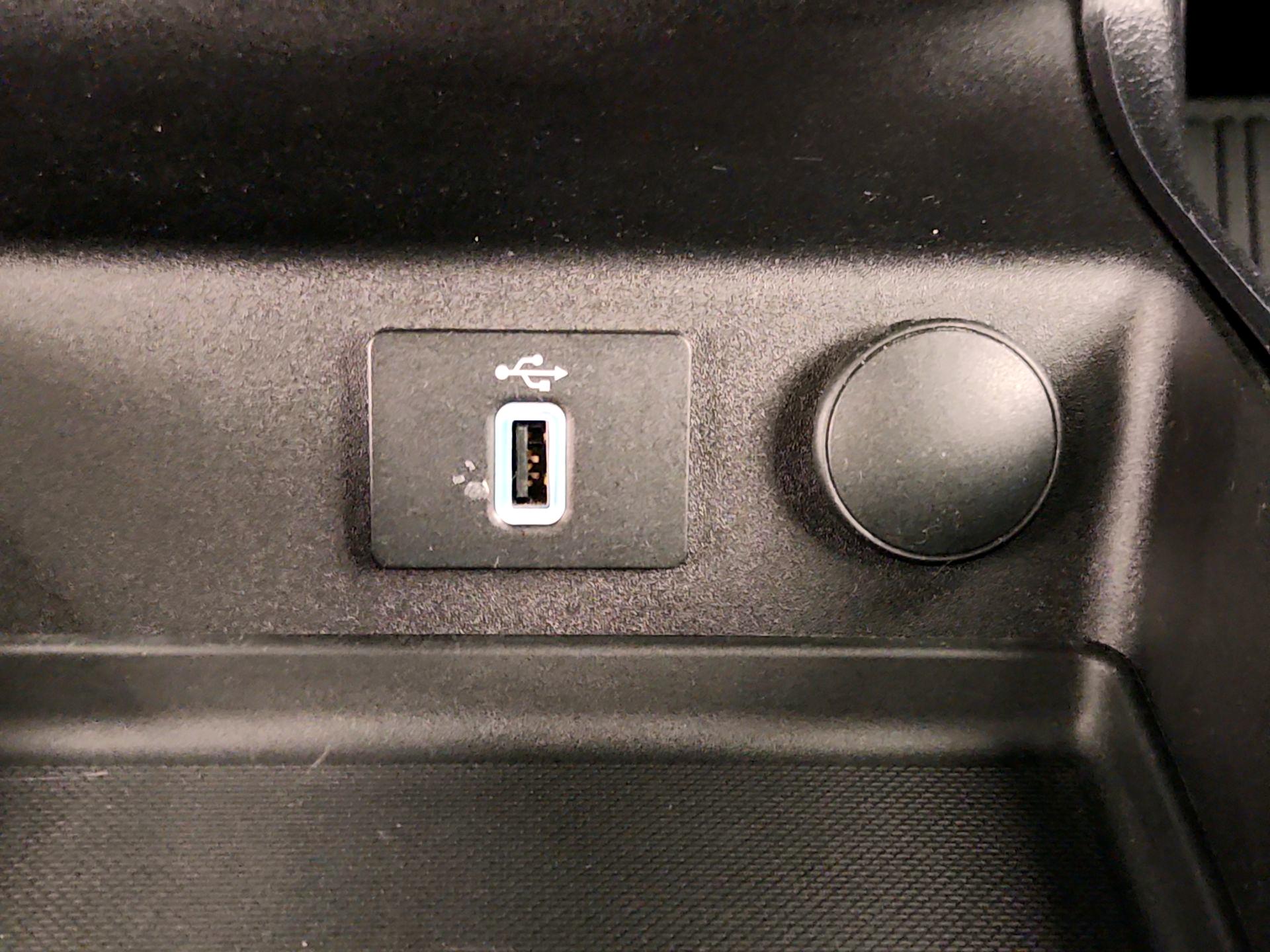 Thumbnail: 2017 Ford Fusion - 19