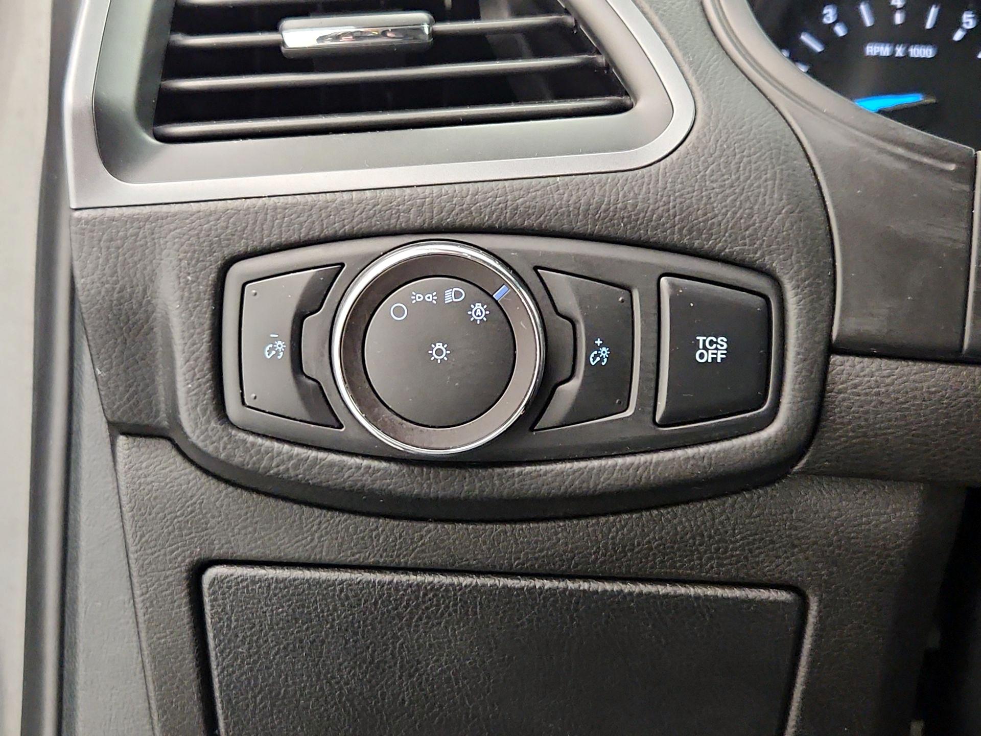 Thumbnail: 2019 Ford Edge - 13