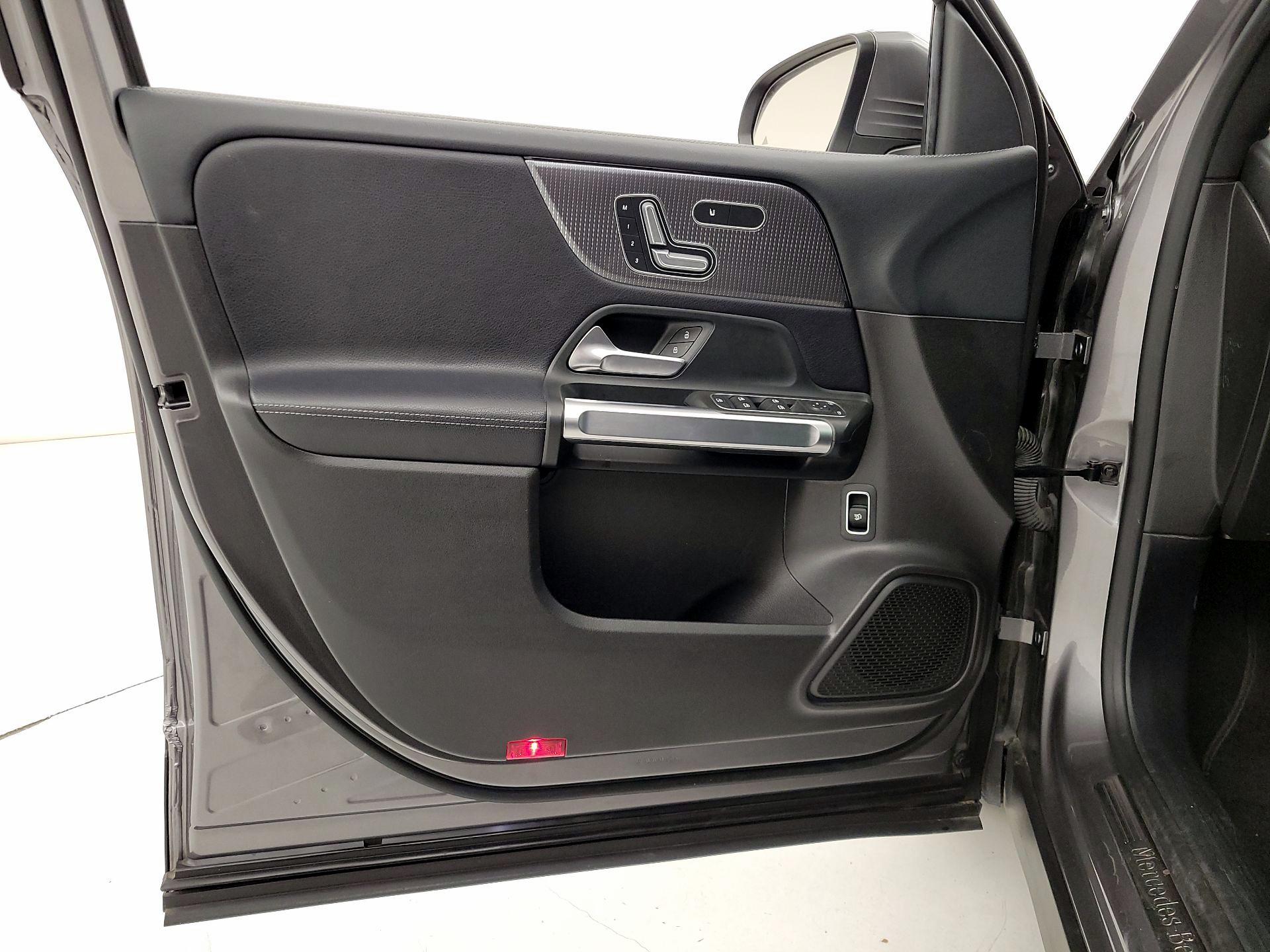 Thumbnail: 2020 Mercedes-Benz GLB - 12