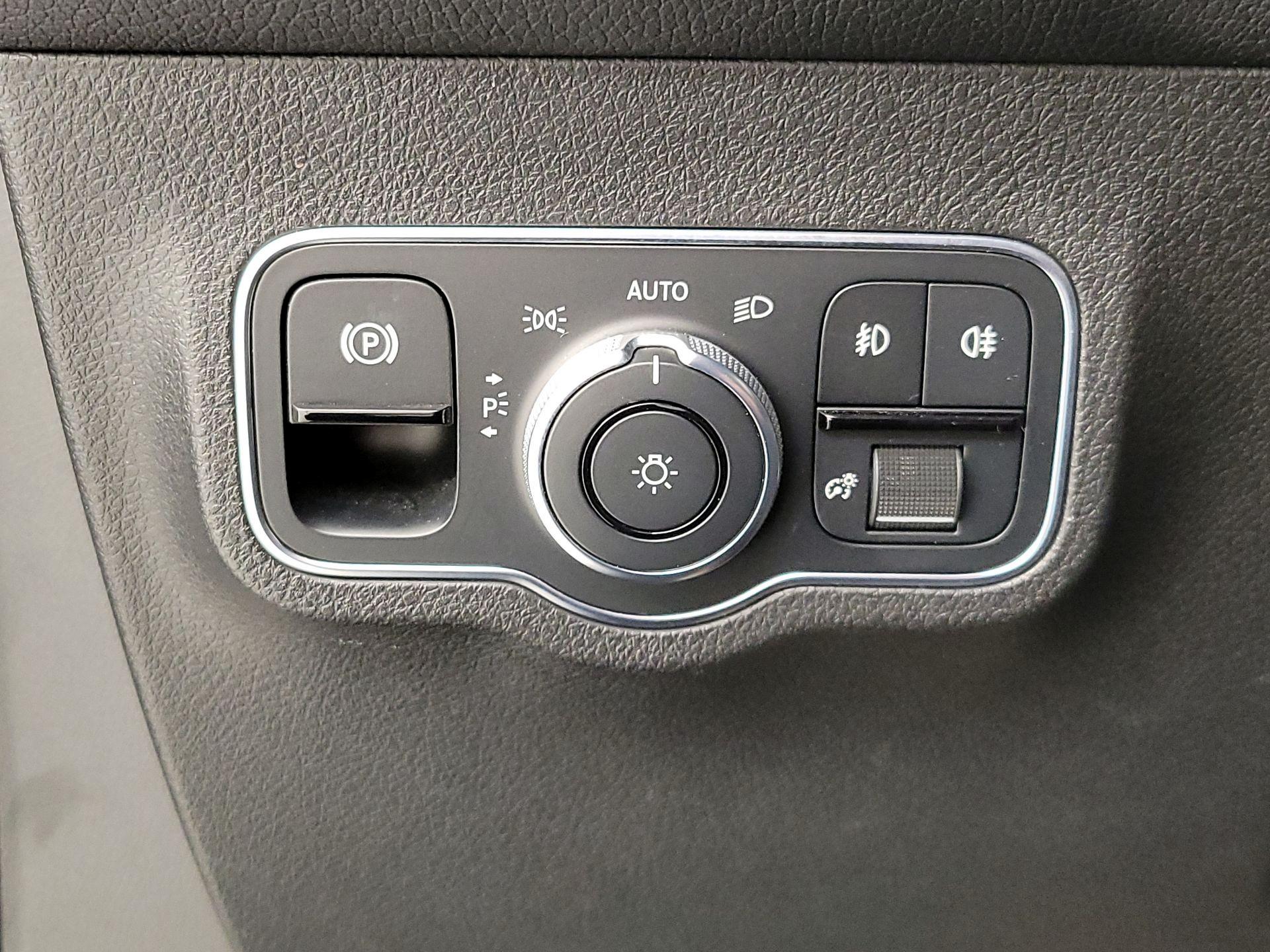 Thumbnail: 2020 Mercedes-Benz GLB - 13