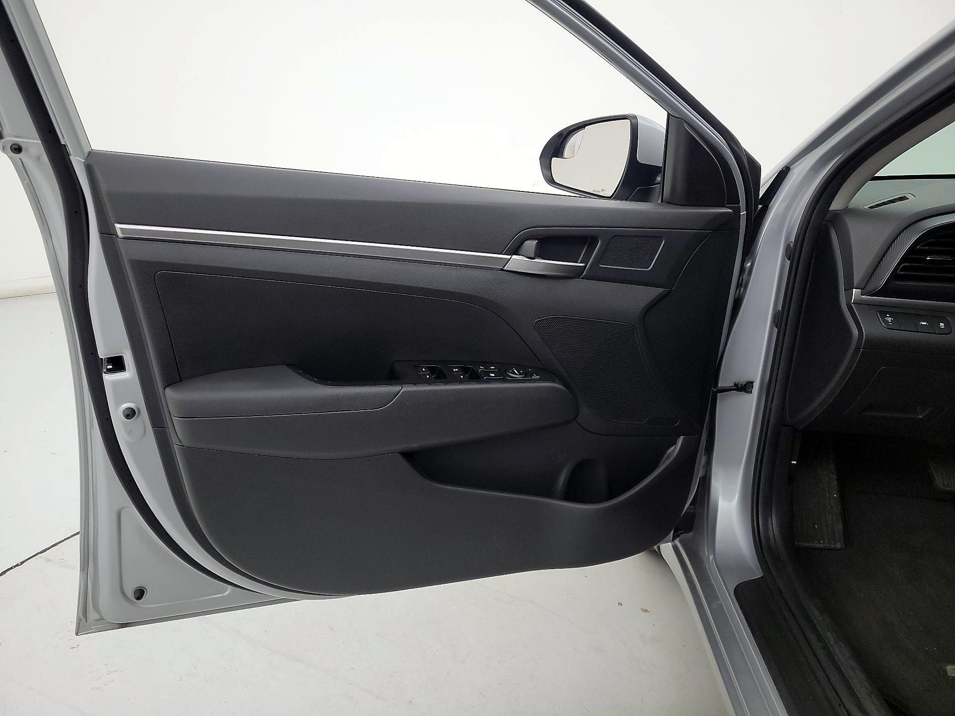 Thumbnail: 2020 Hyundai Elantra - 10