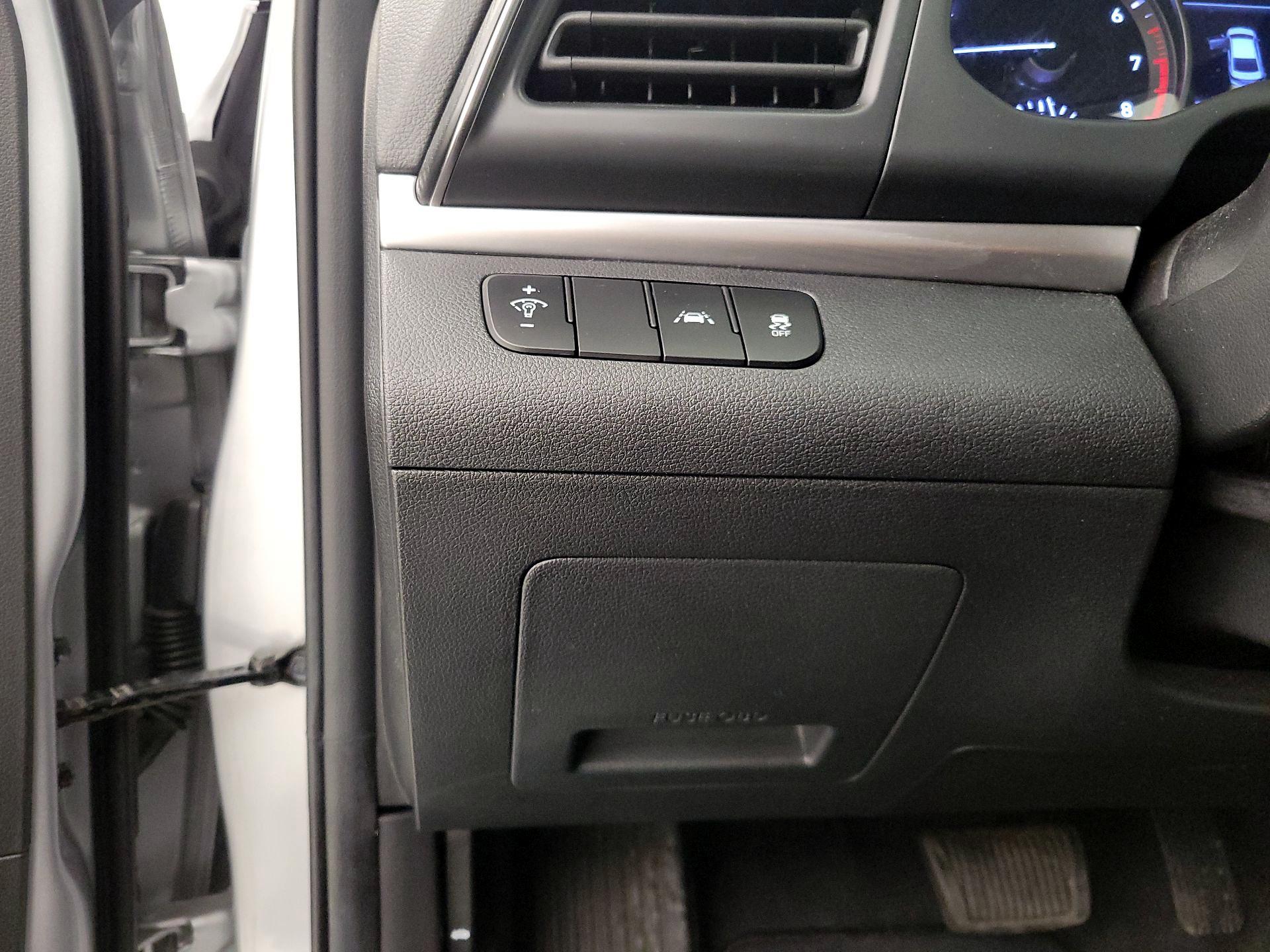 Thumbnail: 2020 Hyundai Elantra - 11