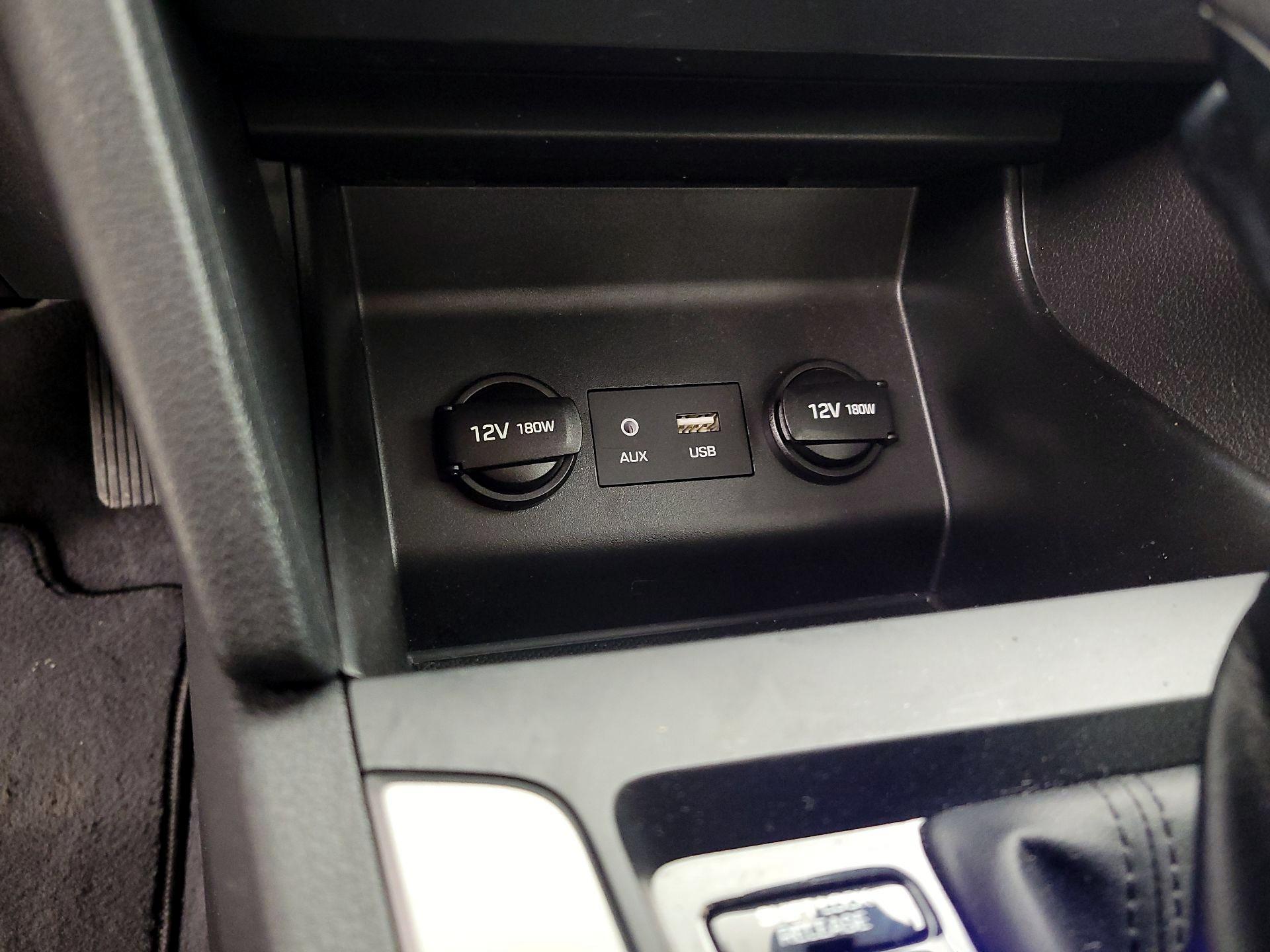 Thumbnail: 2020 Hyundai Elantra - 16