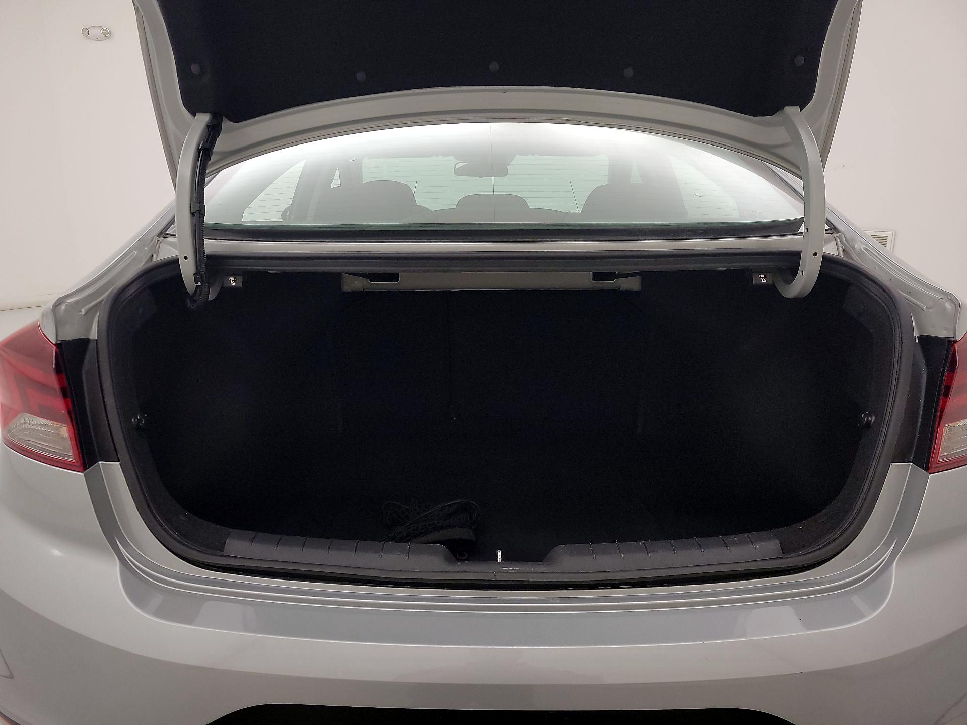 Thumbnail: 2020 Hyundai Elantra - 18