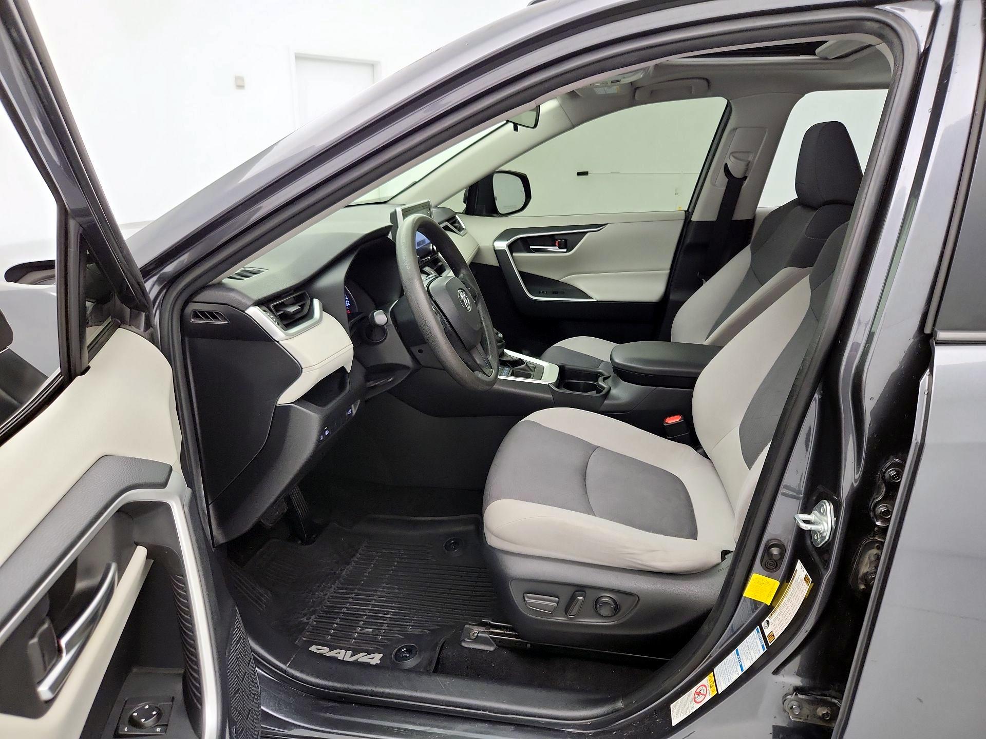 Thumbnail: 2019 Toyota RAV4 - 11