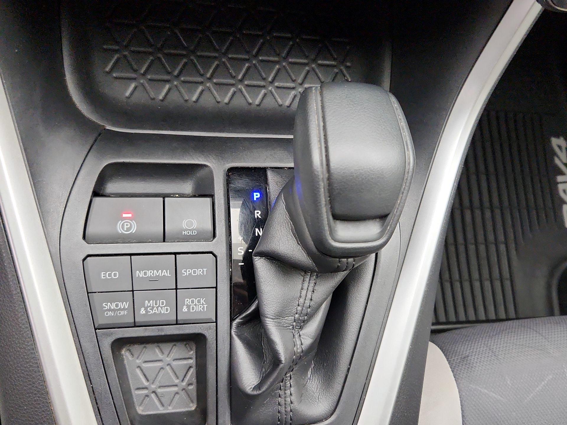 Thumbnail: 2019 Toyota RAV4 - 17