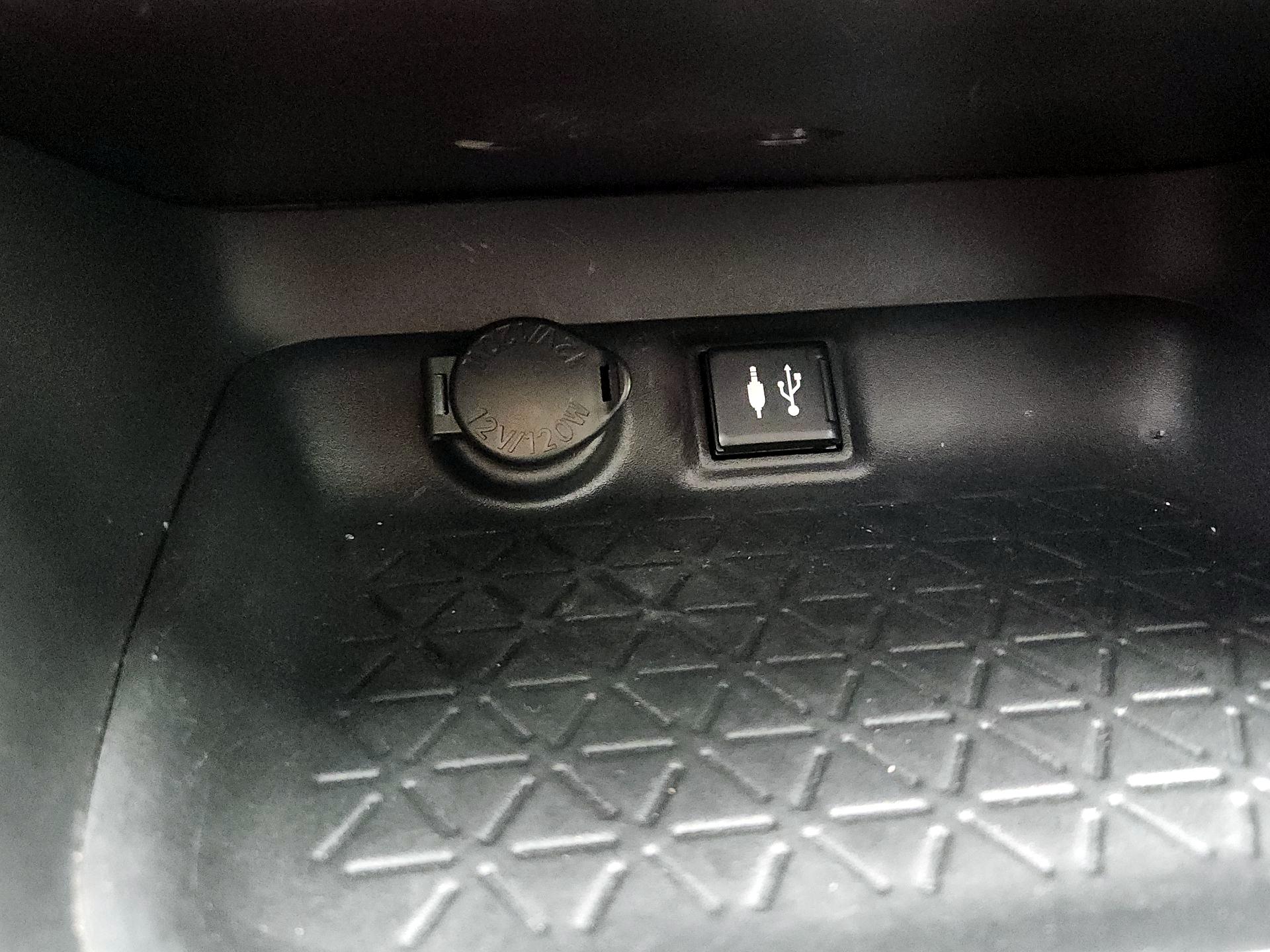 Thumbnail: 2019 Toyota RAV4 - 18