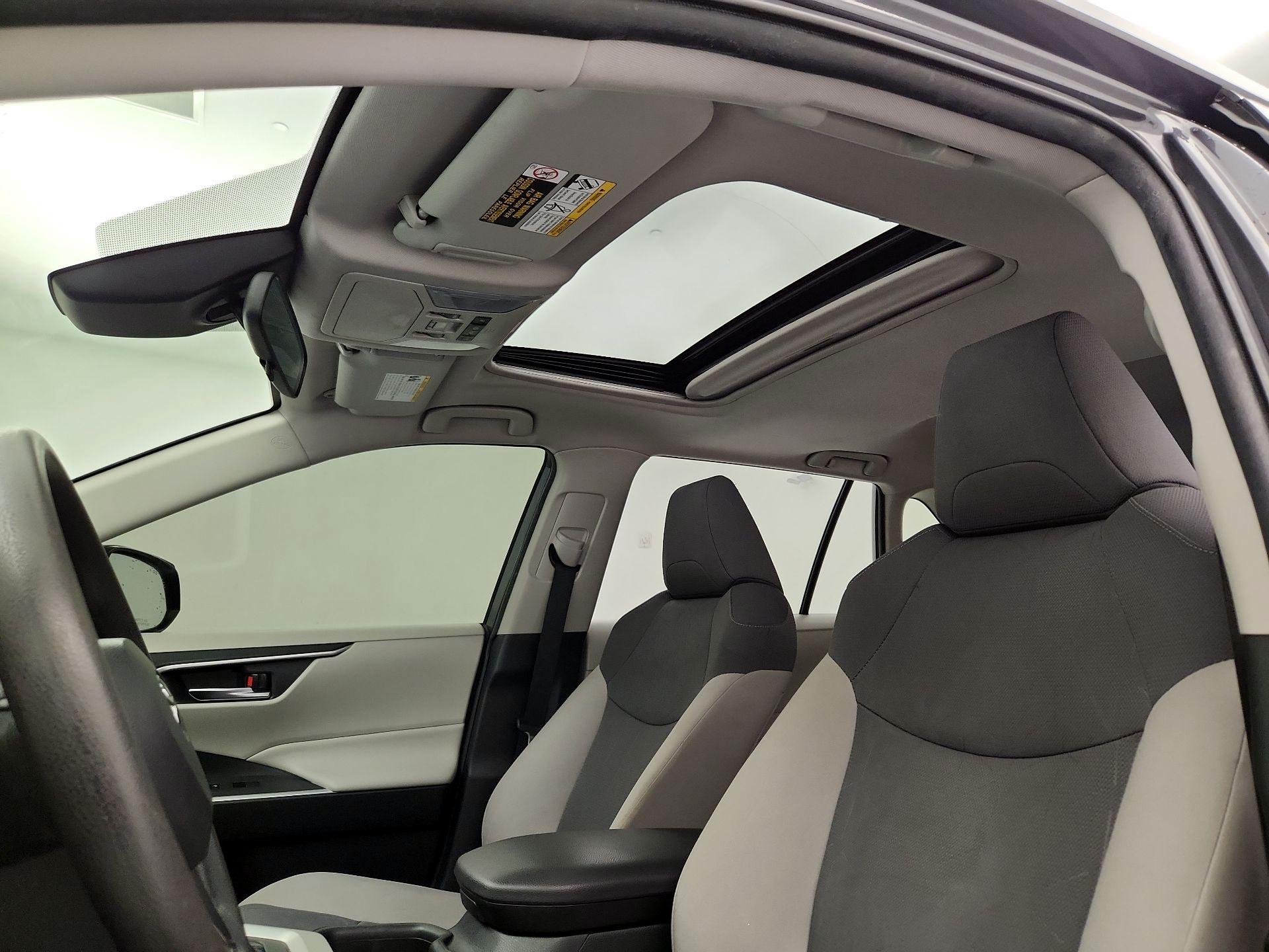 Thumbnail: 2019 Toyota RAV4 - 19