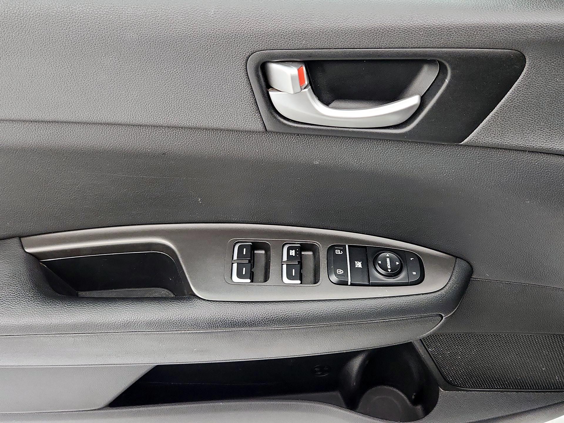 Thumbnail: 2017 Kia Optima - 12