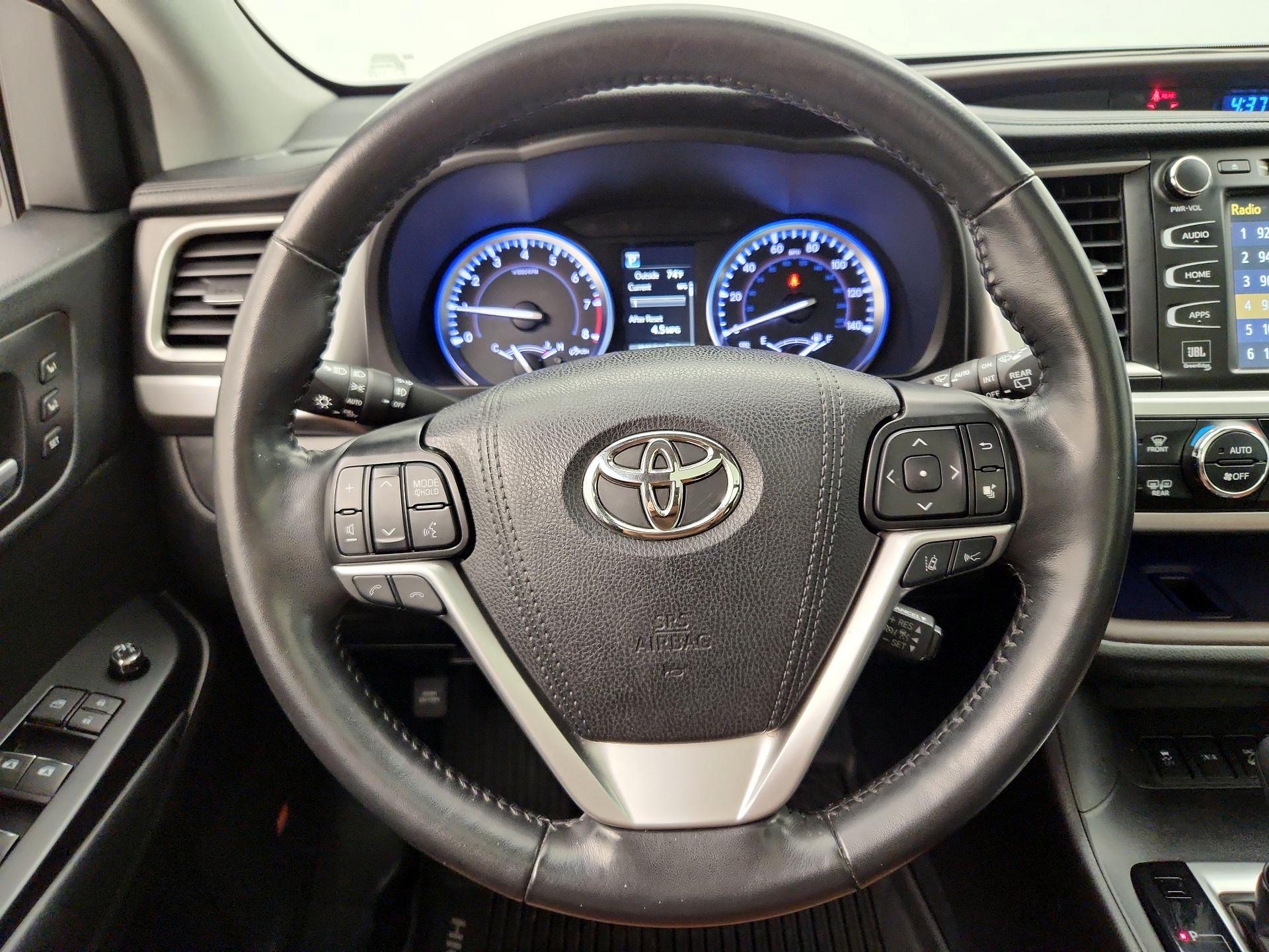 Thumbnail: 2019 Toyota Highlander - 10