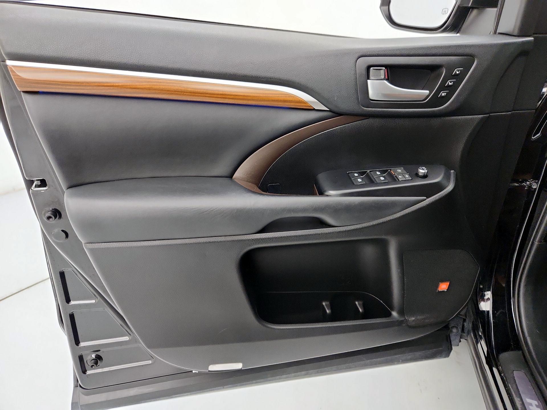 Thumbnail: 2019 Toyota Highlander - 12