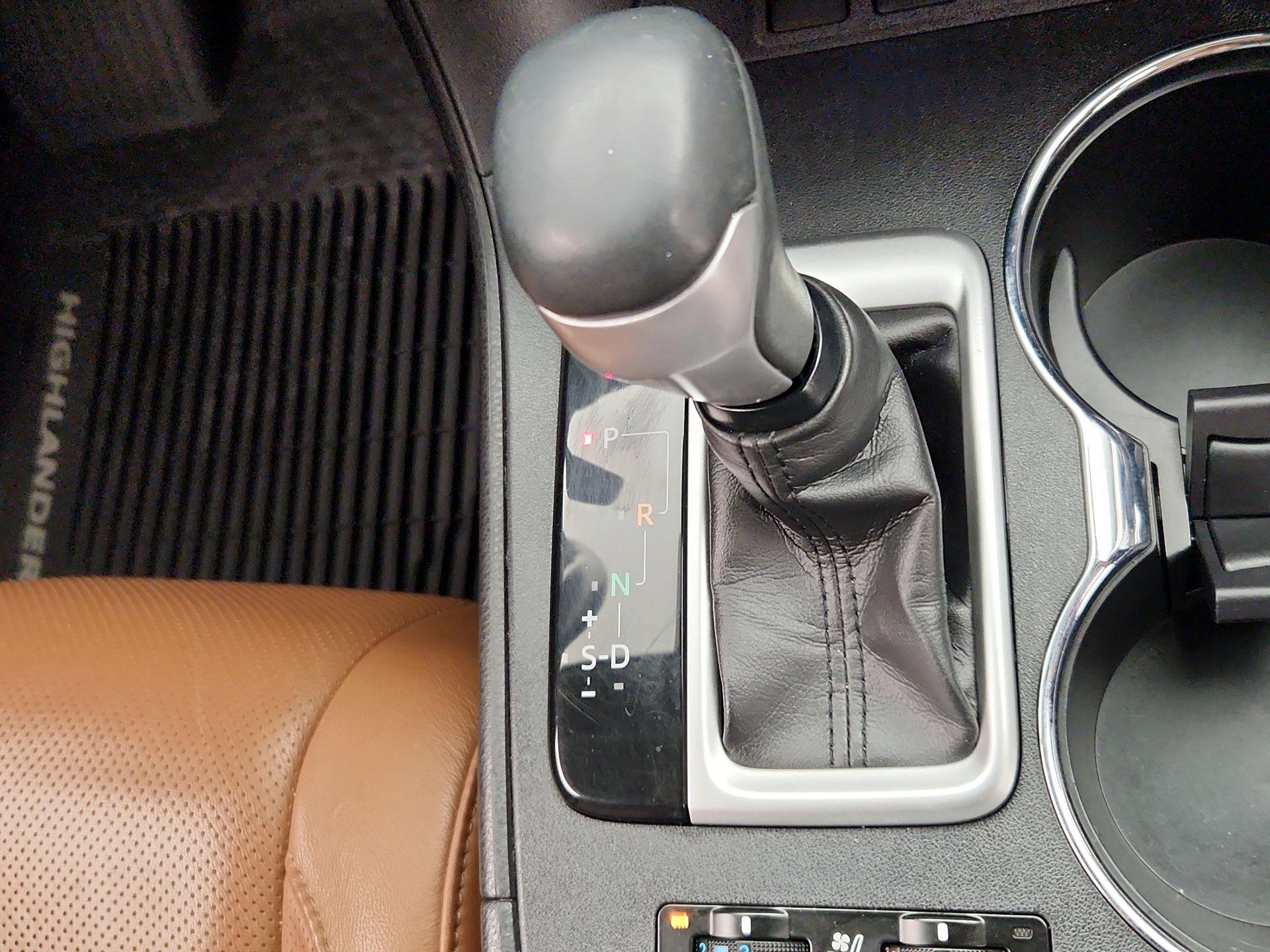 Thumbnail: 2019 Toyota Highlander - 18