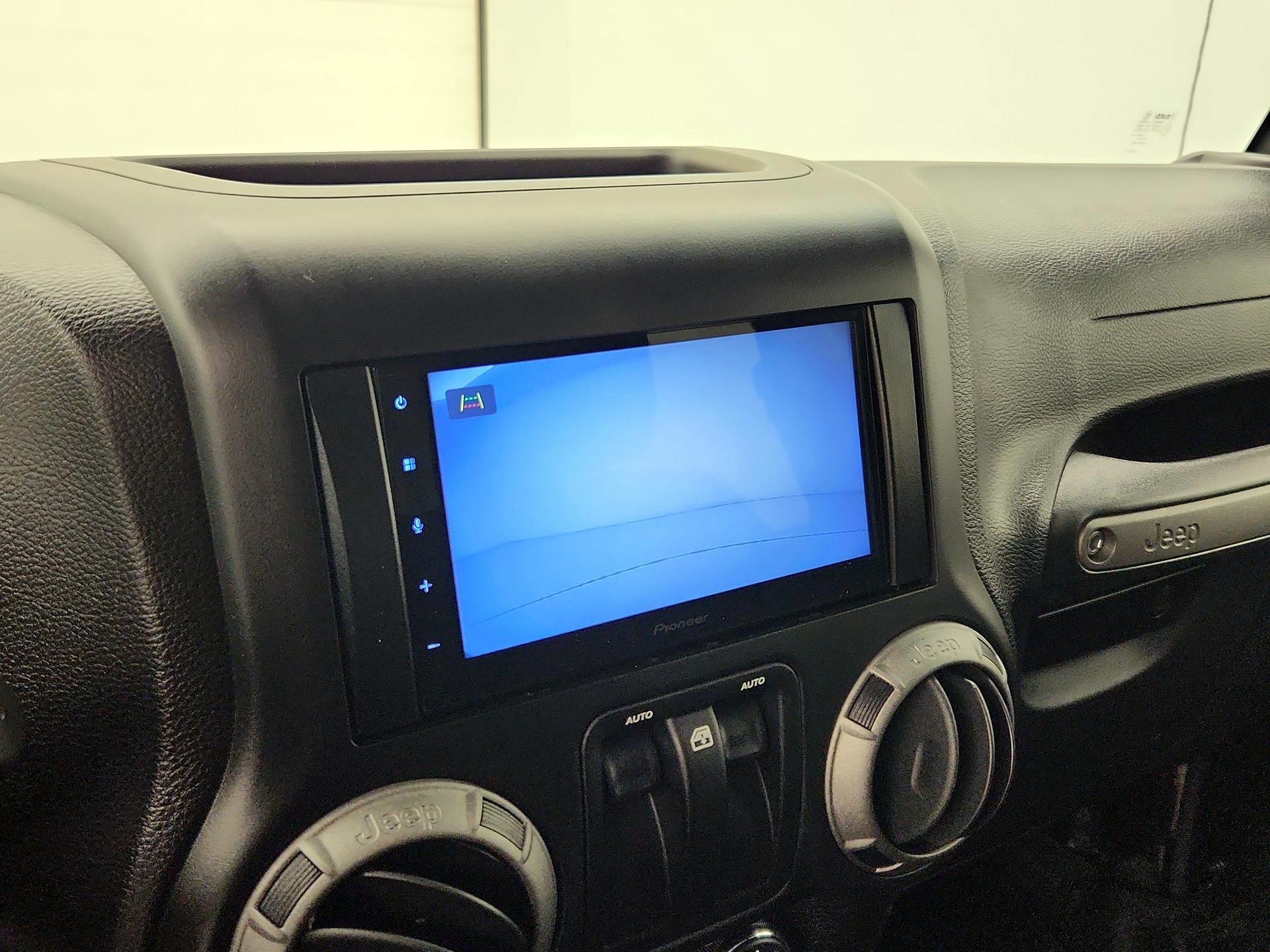 Thumbnail: 2017 Jeep Wrangler - 13