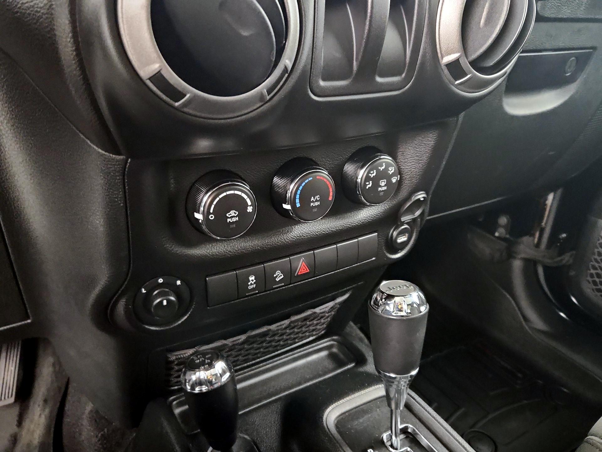 Thumbnail: 2017 Jeep Wrangler - 15