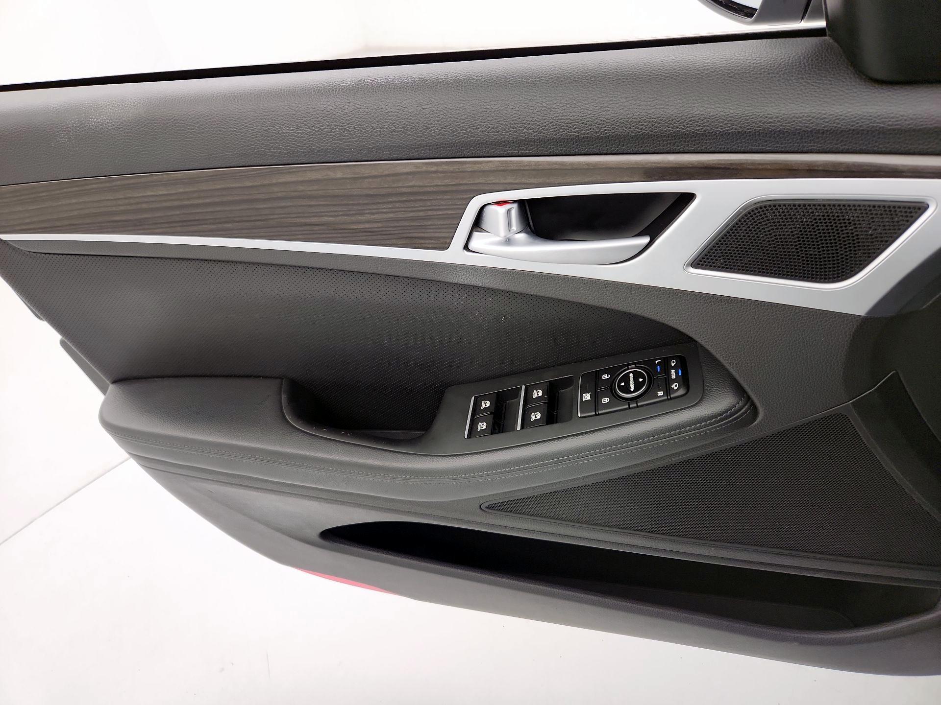 Thumbnail: 2015 Hyundai Genesis - 12