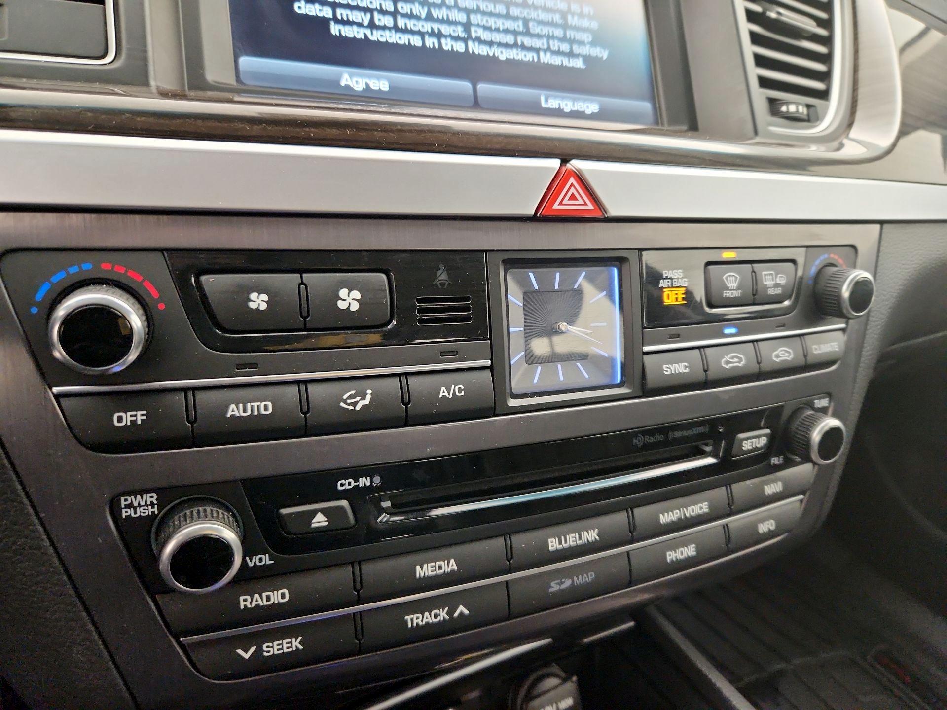 Thumbnail: 2015 Hyundai Genesis - 17