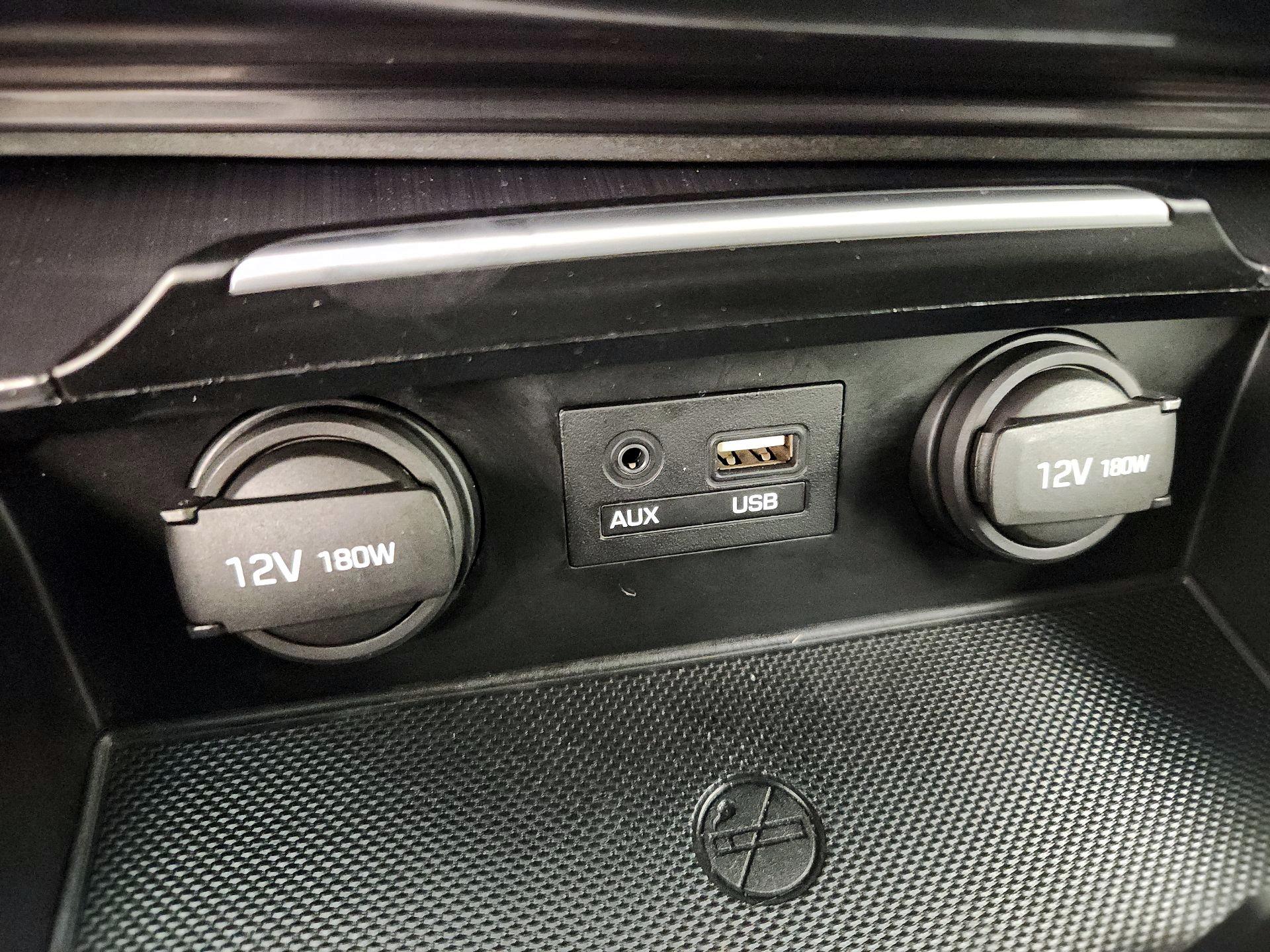 Thumbnail: 2015 Hyundai Genesis - 19