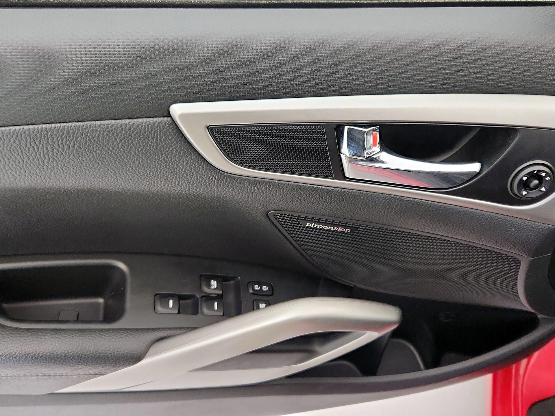 Thumbnail: 2016 Hyundai Veloster - 12