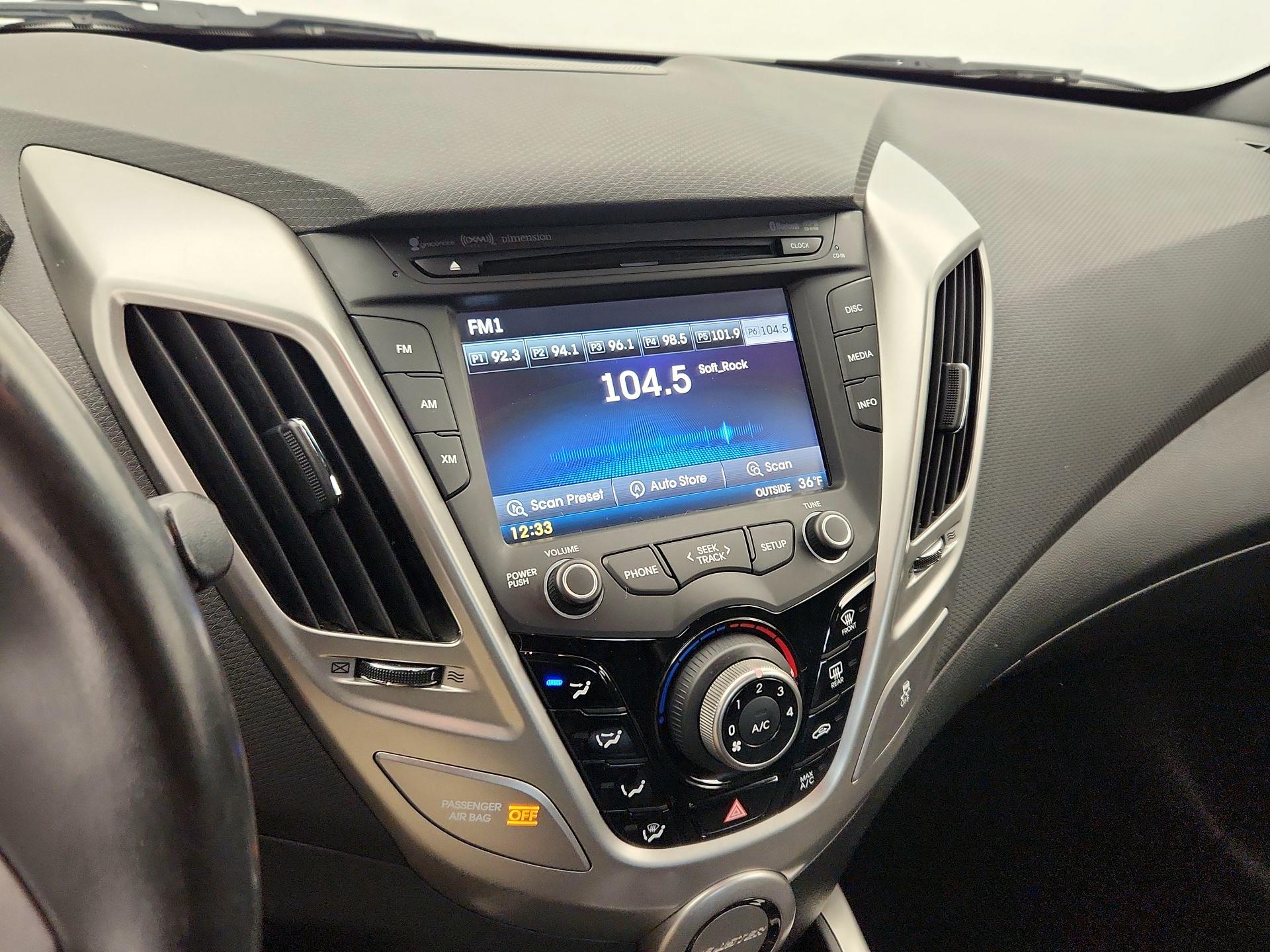 Thumbnail: 2016 Hyundai Veloster - 15