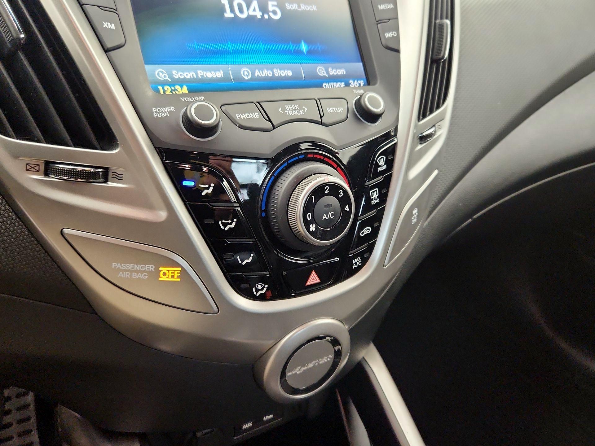 Thumbnail: 2016 Hyundai Veloster - 16