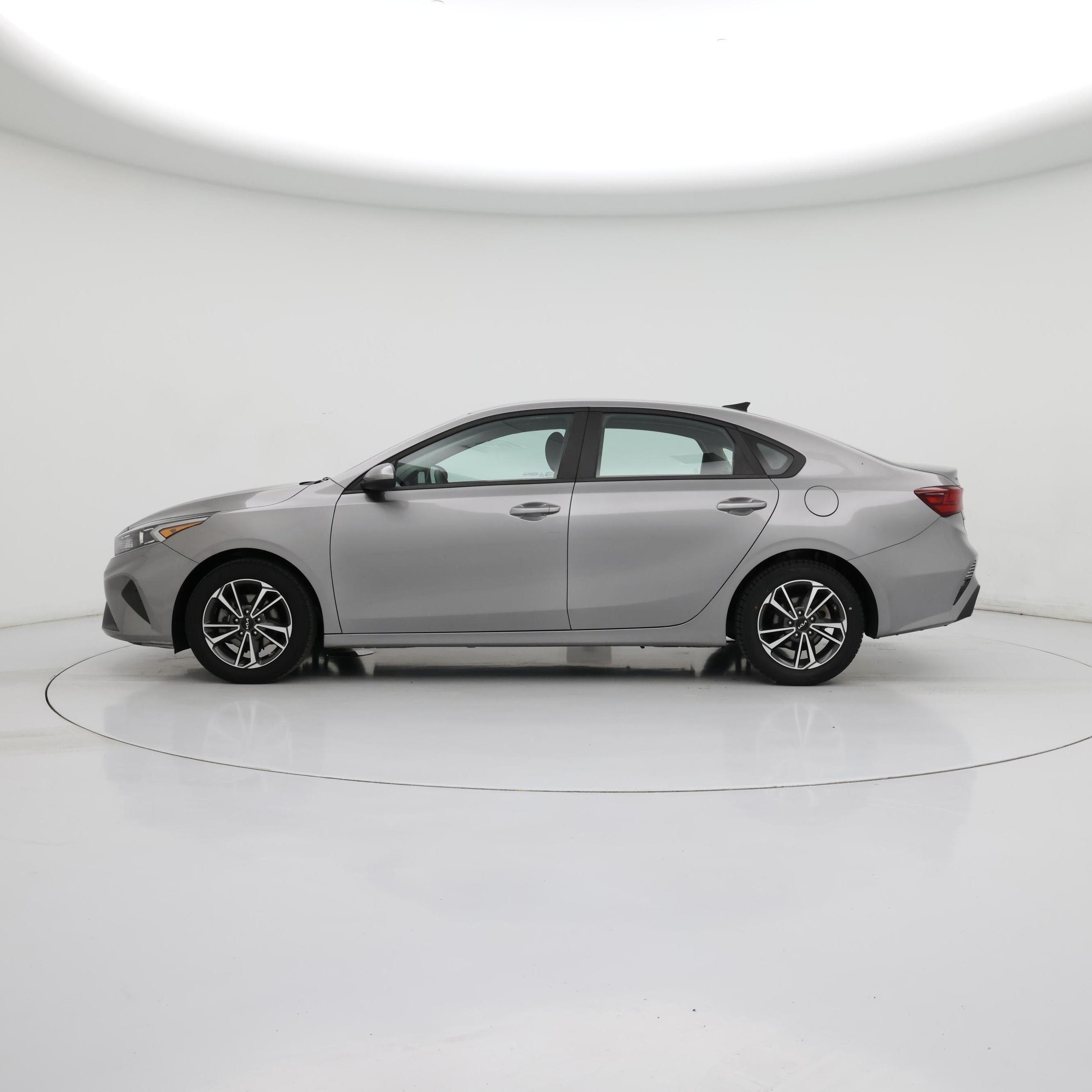 Thumbnail: 2023 Kia Forte - 3