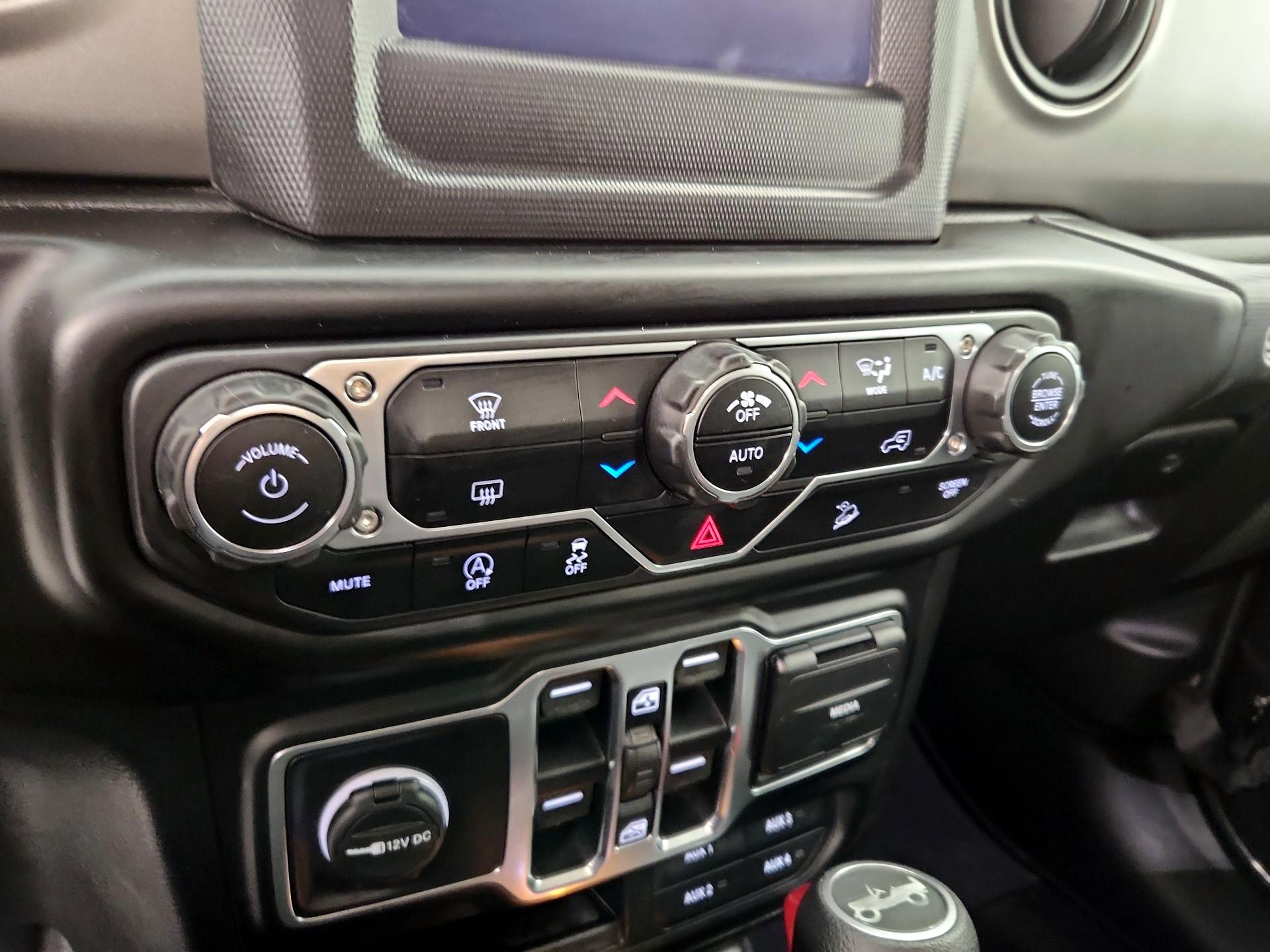 Thumbnail: 2020 Jeep Wrangler - 17