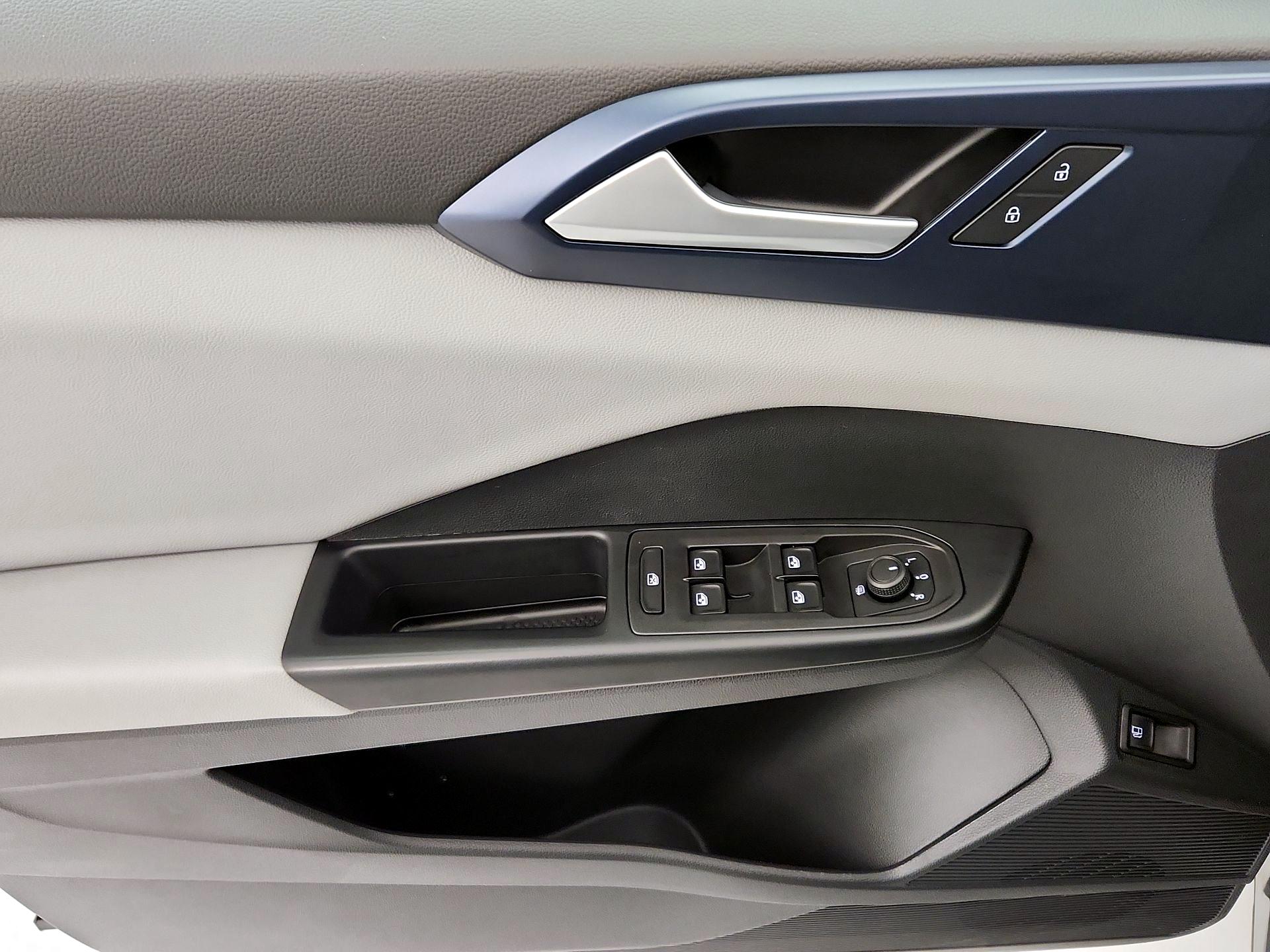 Thumbnail: 2023 Volkswagen Taos - 12