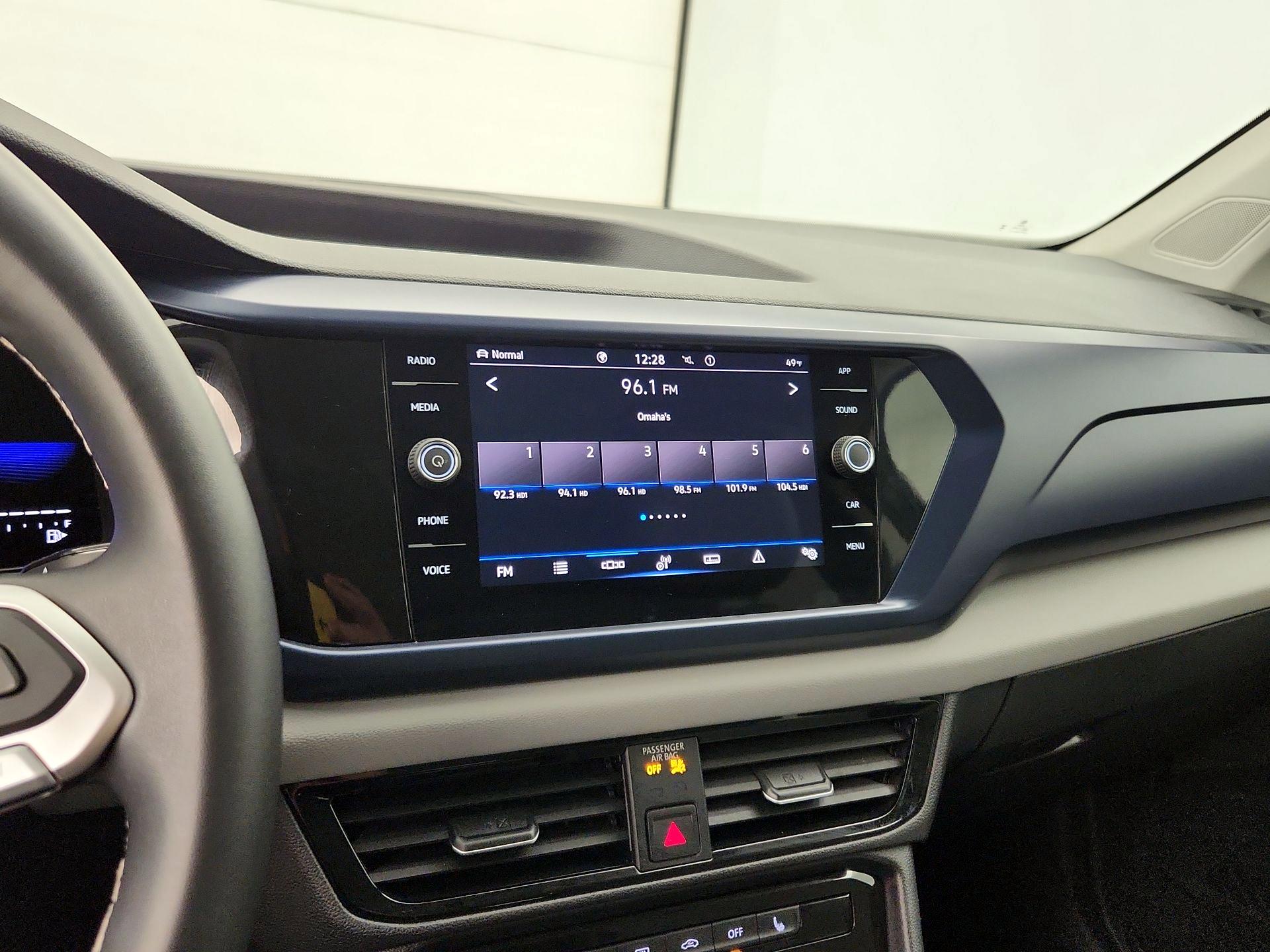 Thumbnail: 2023 Volkswagen Taos - 15