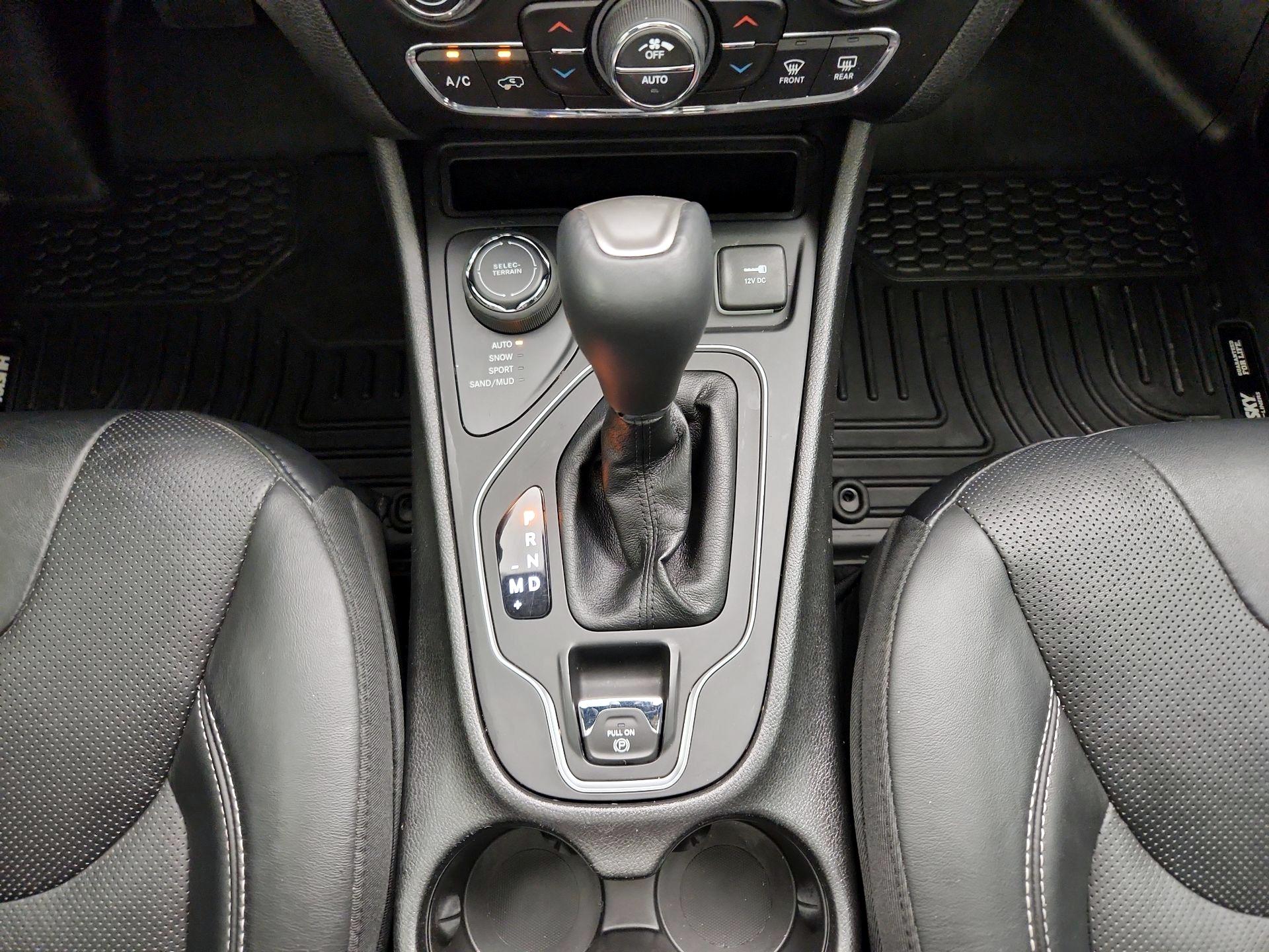 Thumbnail: 2021 Jeep Cherokee - 17