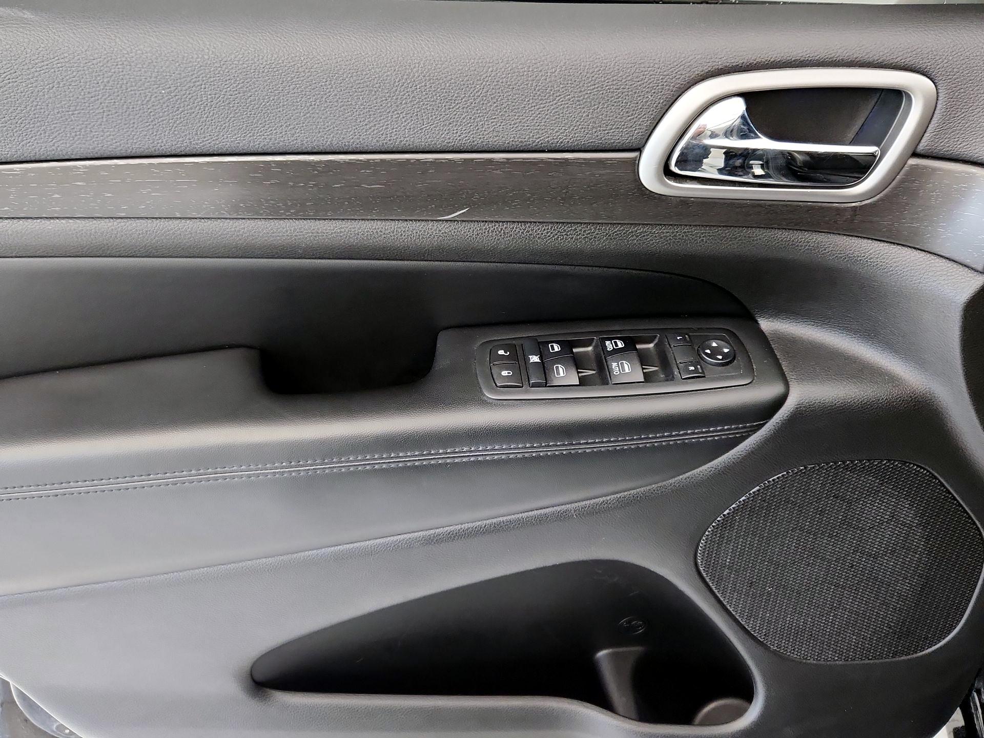 Thumbnail: 2017 Jeep Grand Cherokee - 12