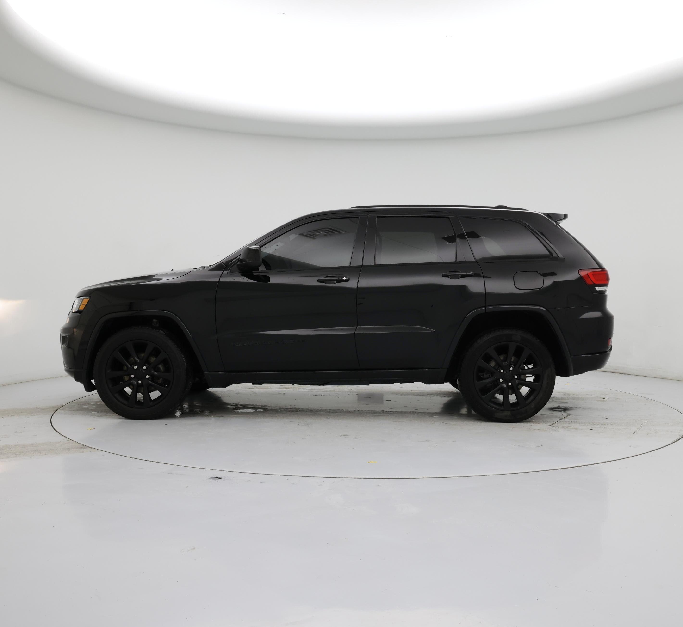 Thumbnail: 2017 Jeep Grand Cherokee - 3