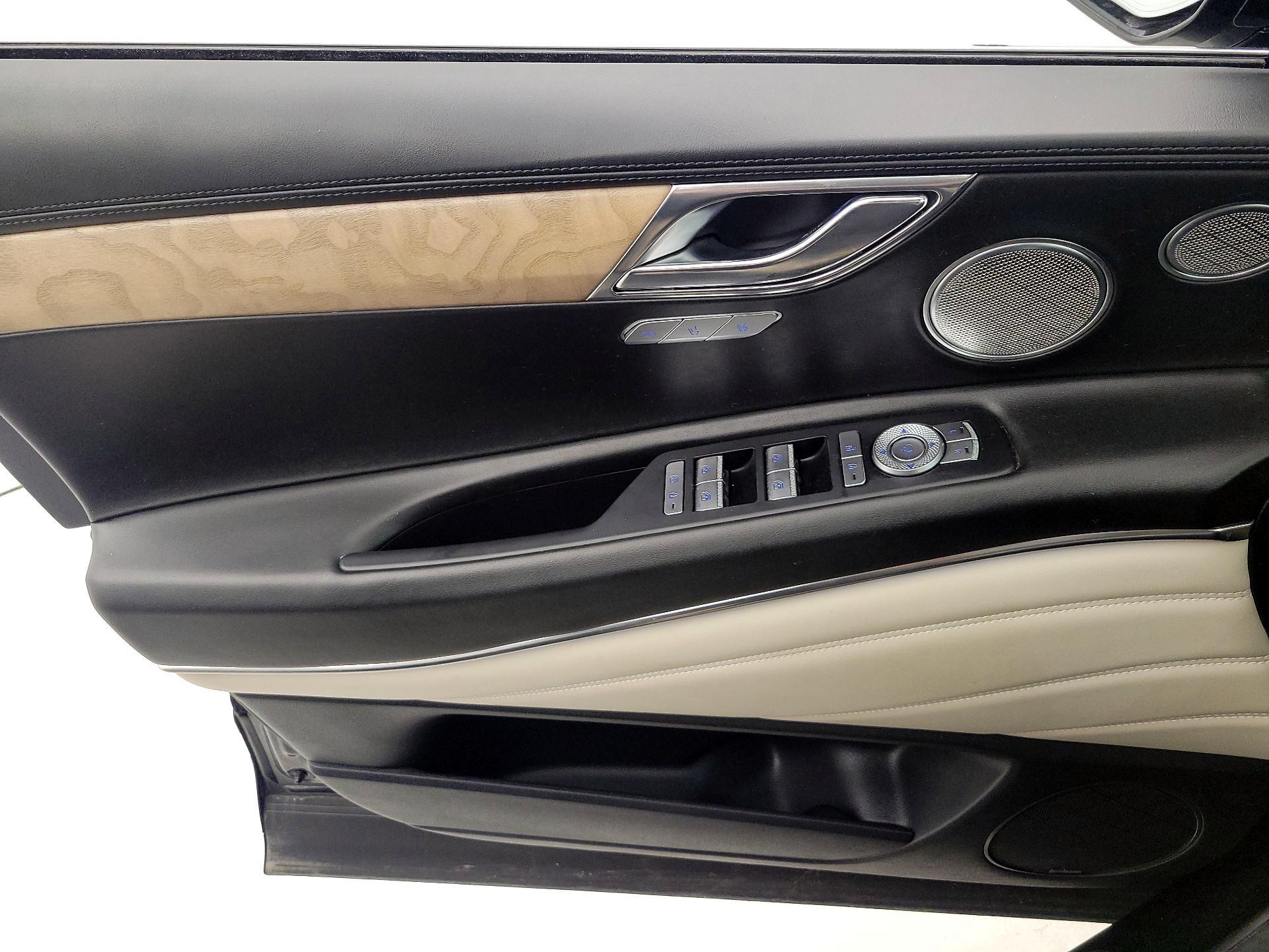 Thumbnail: 2021 Genesis GV80 - 12