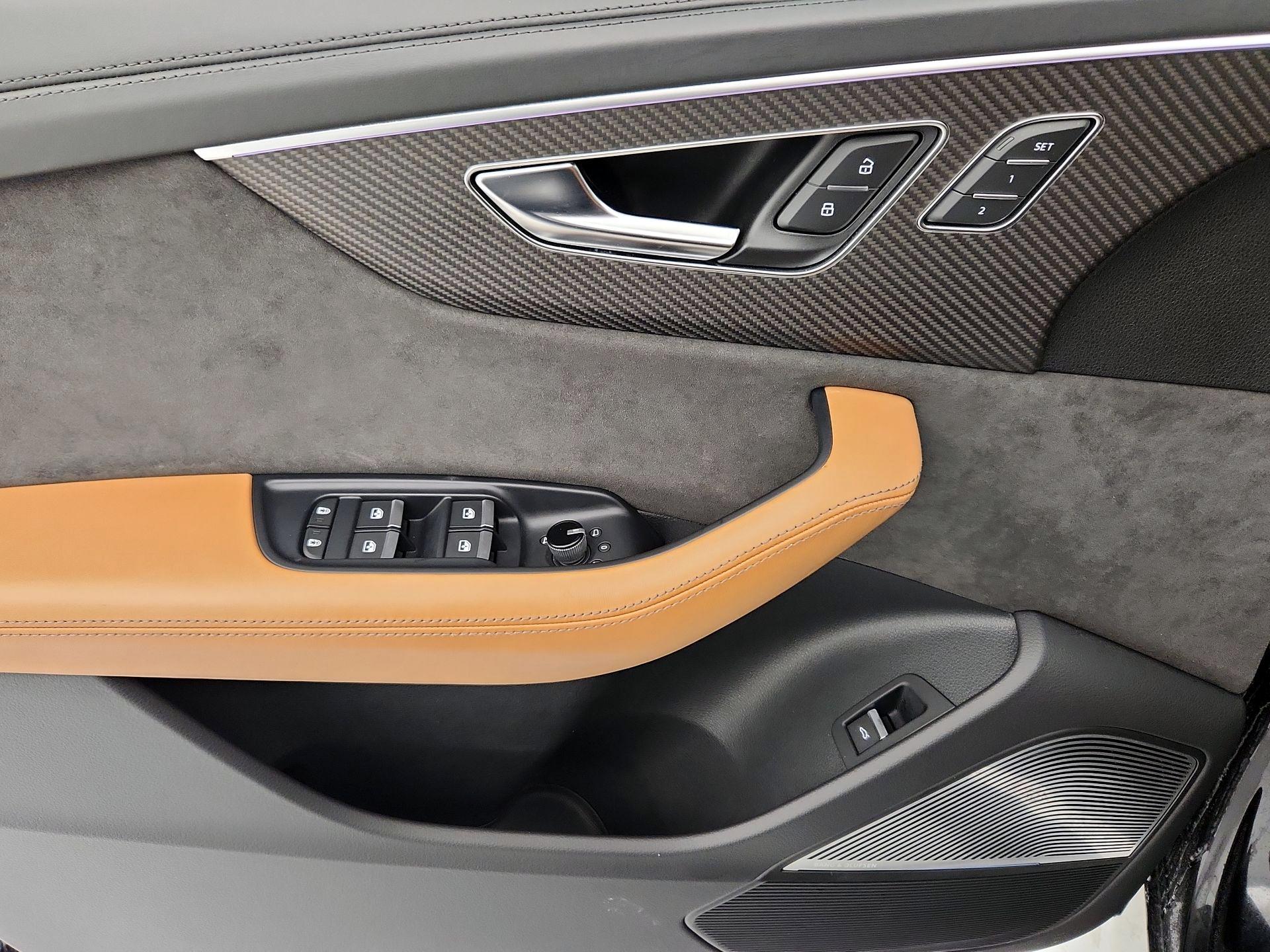 Thumbnail: 2021 Audi RS Q8 - 12