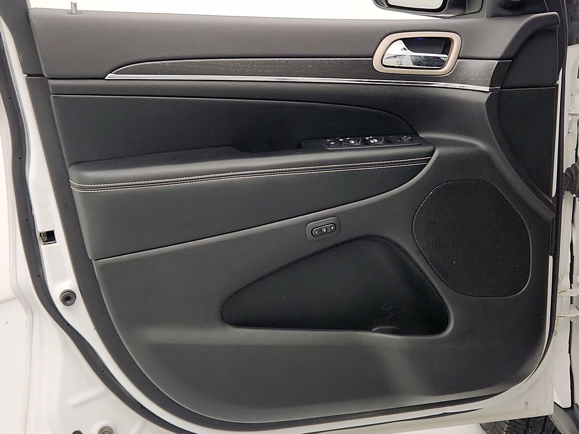 Thumbnail: 2017 Jeep Grand Cherokee - 12