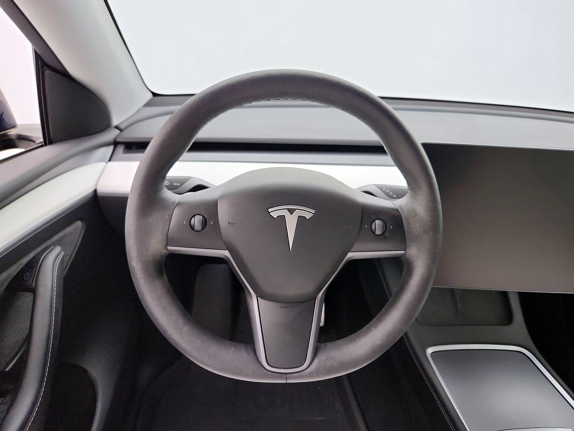 Thumbnail: 2023 Tesla Model Y - 10