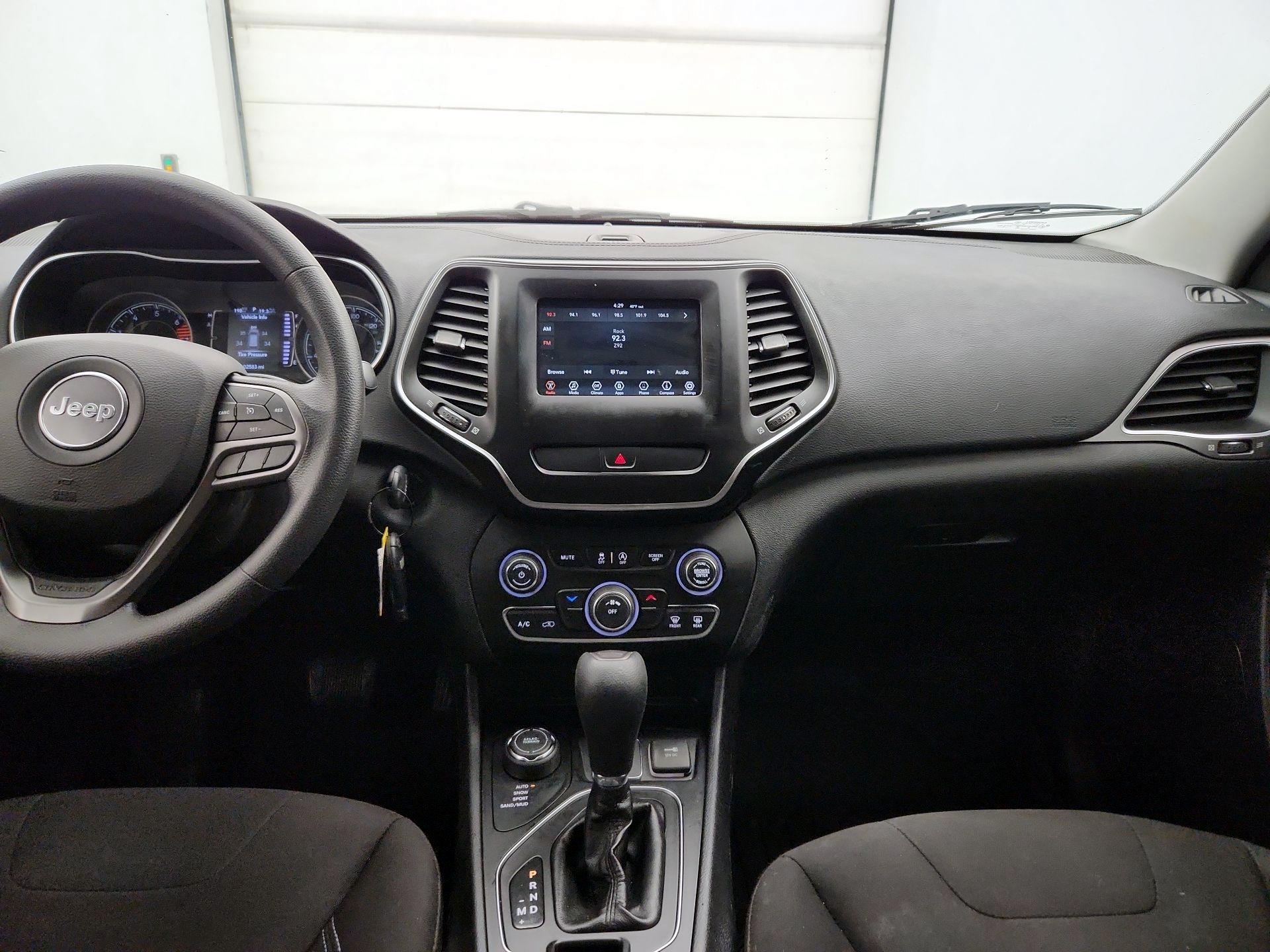 Thumbnail: 2019 Jeep Cherokee - 9