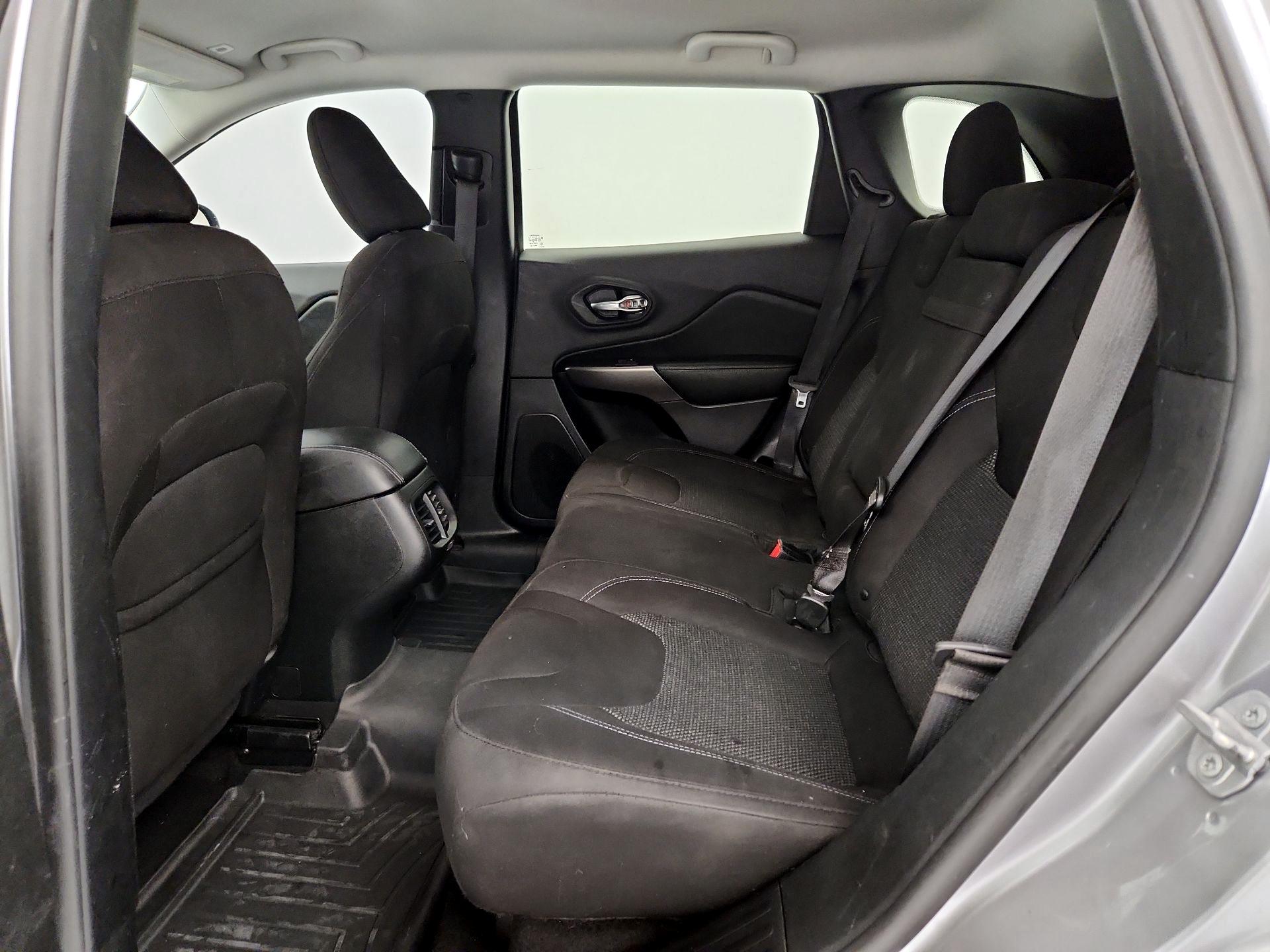 Thumbnail: 2019 Jeep Cherokee - 19